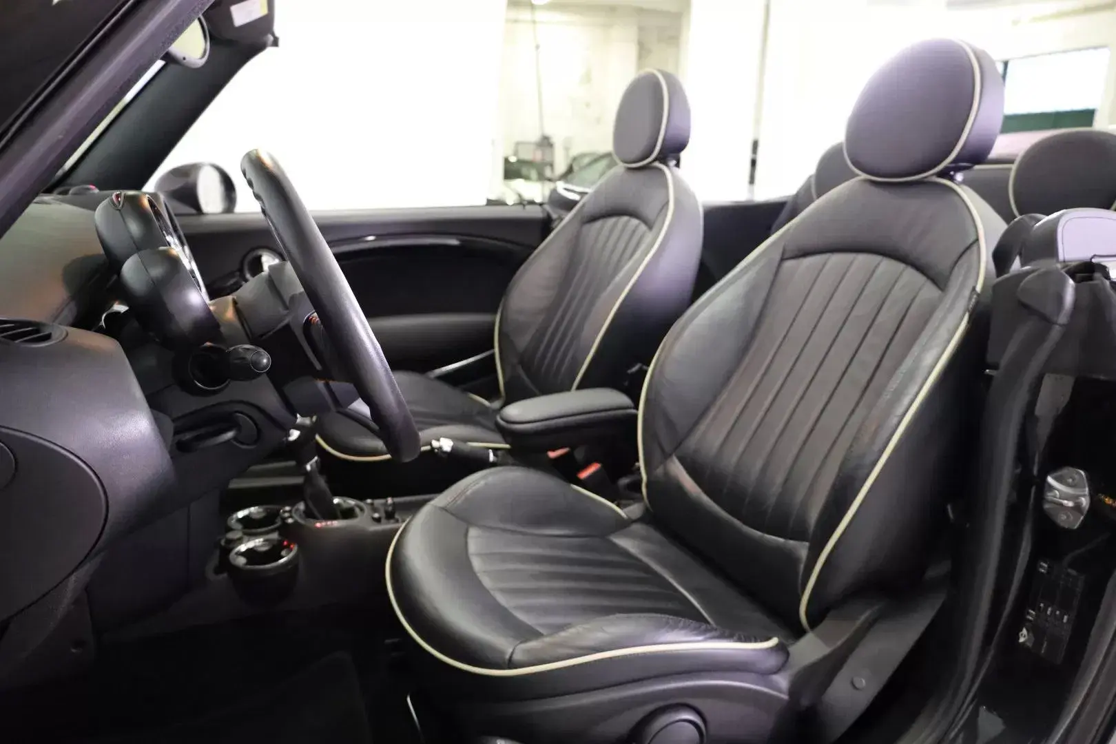 MINI Cabrio John Cooper Works Auto 29