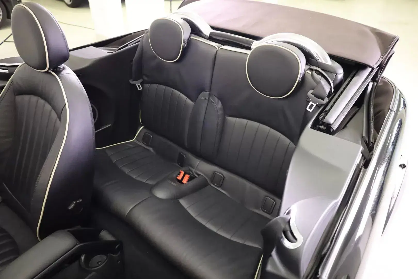 MINI Cabrio John Cooper Works Auto 30