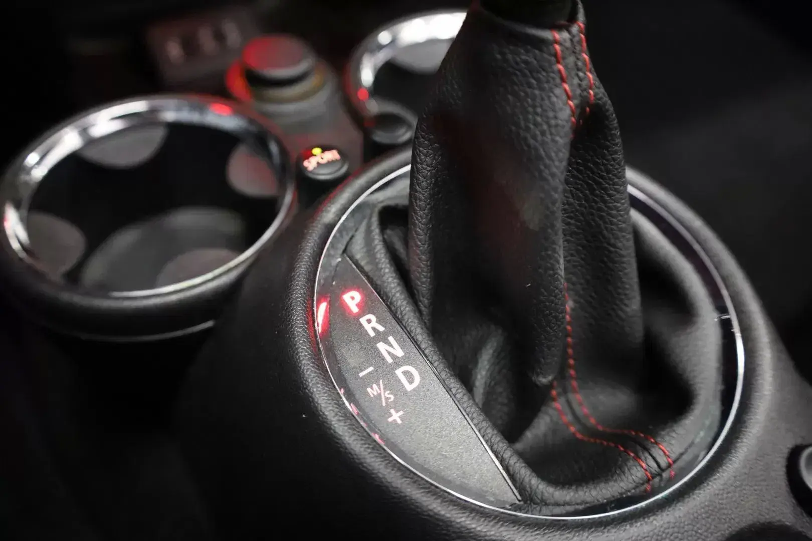 MINI Cabrio John Cooper Works Auto 32