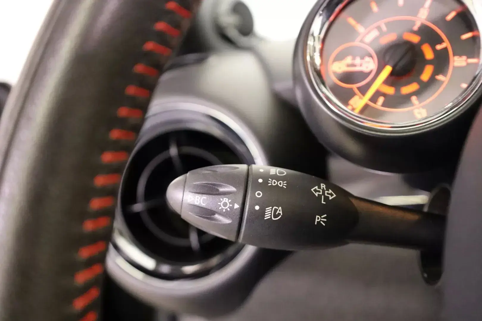 MINI Cabrio John Cooper Works Auto 41