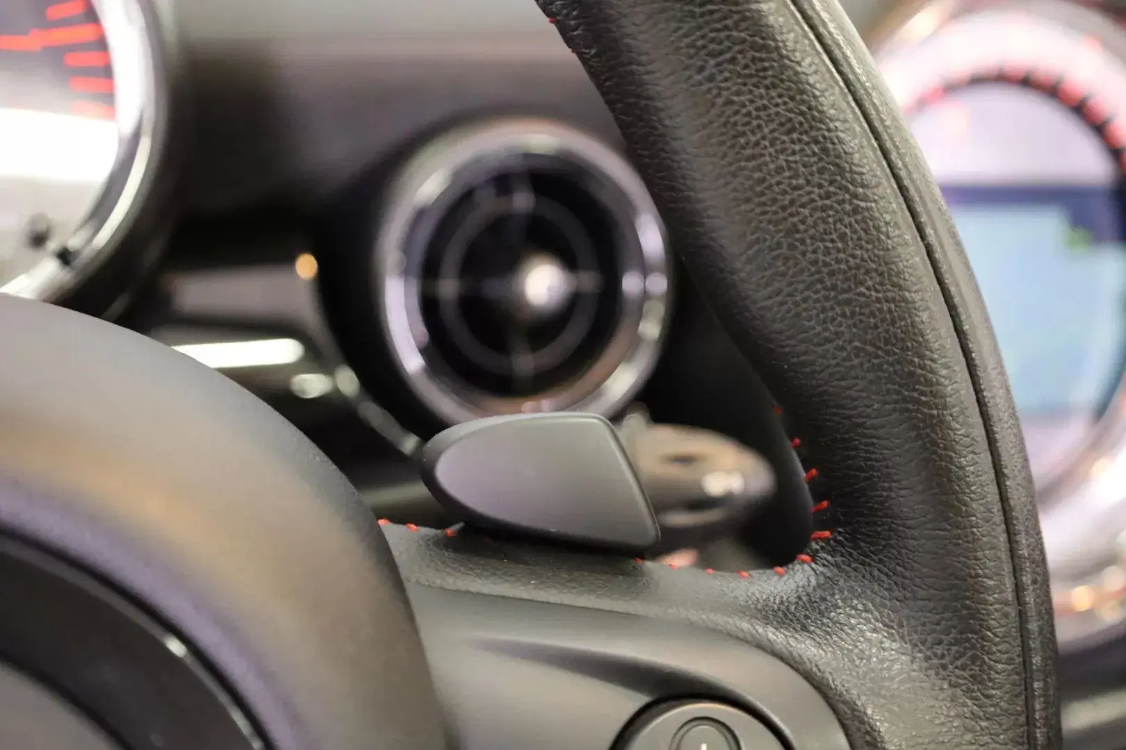 MINI Cabrio John Cooper Works Auto 44