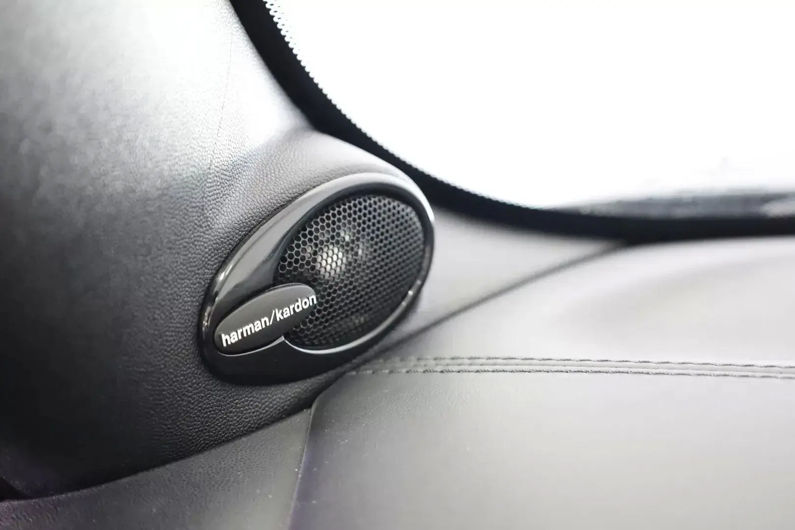 MINI Cabrio John Cooper Works Auto 45