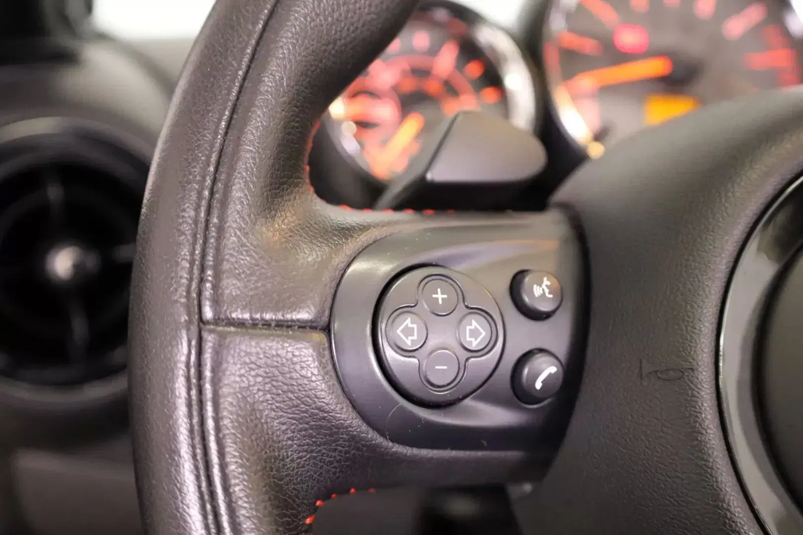 MINI Cabrio John Cooper Works Auto 47