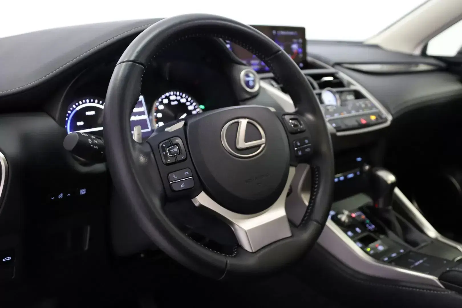 Lexus NX 300h Executive Plus 24