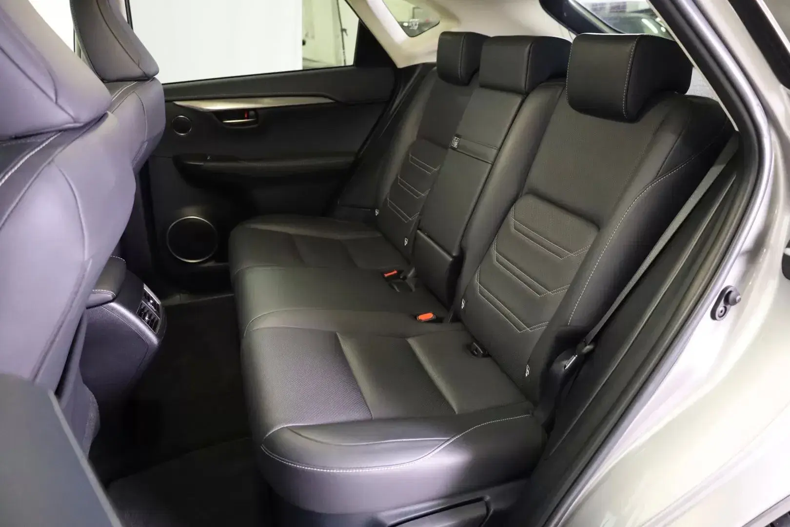 Lexus NX 300h Executive Plus 28