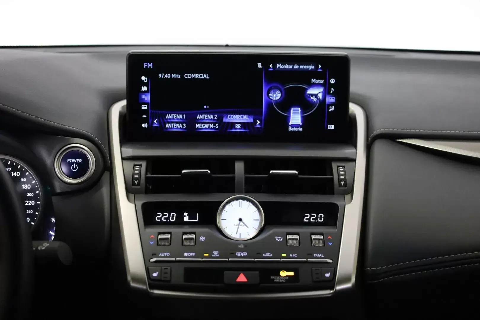 Lexus NX 300h Executive Plus 29