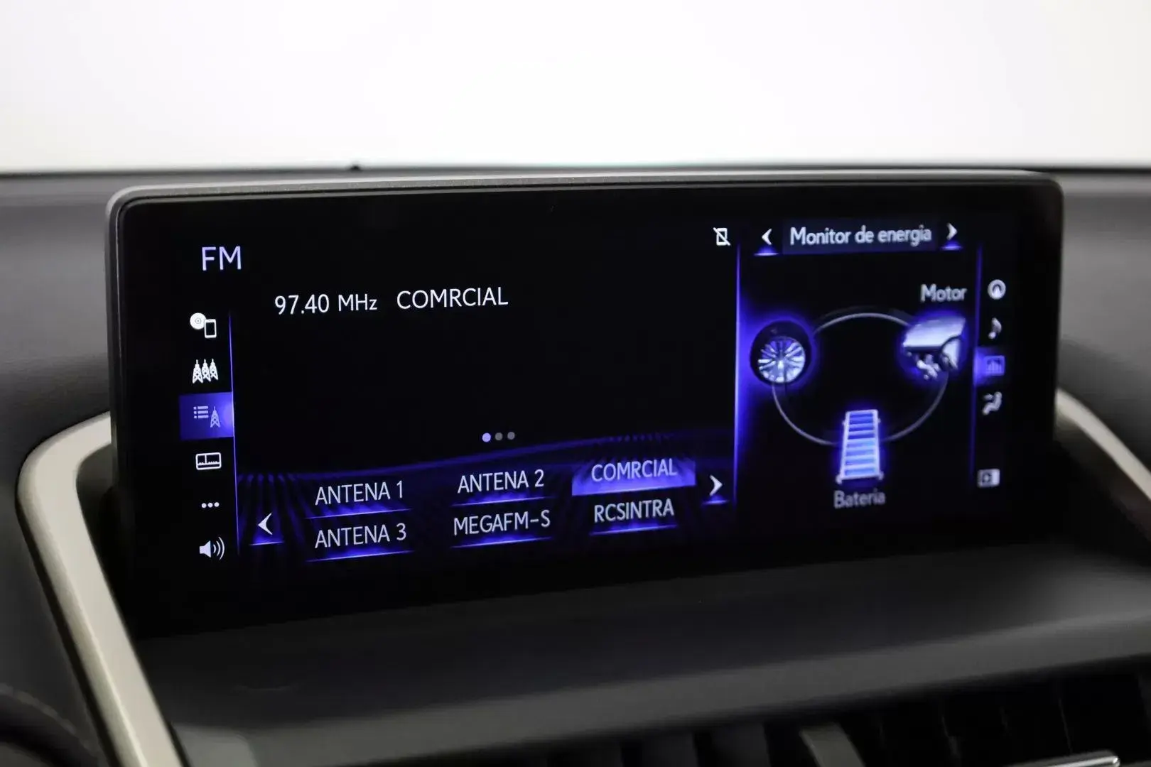 Lexus NX 300h Executive Plus 33