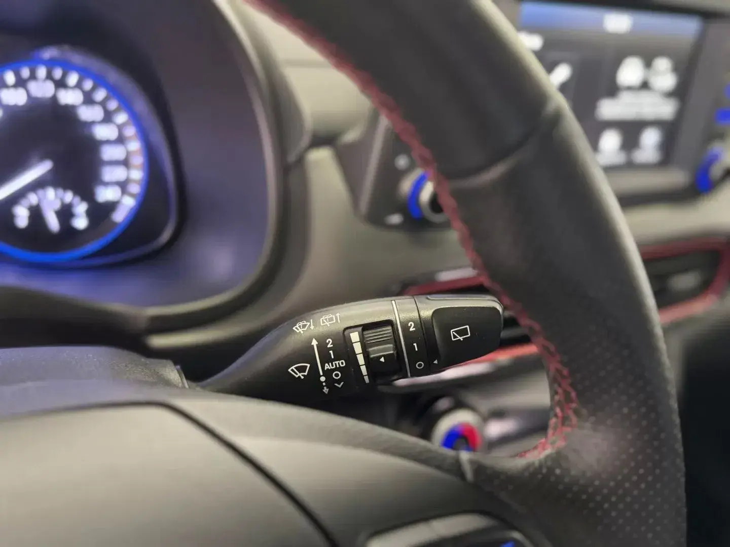 Hyundai Kauai 1.0 T-GDi Premium Pele/Tec.Vermelho 36