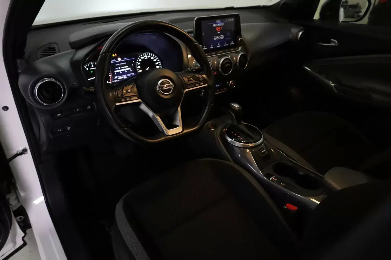 Nissan Juke 1.0 DIG-T Enigma DCT 22