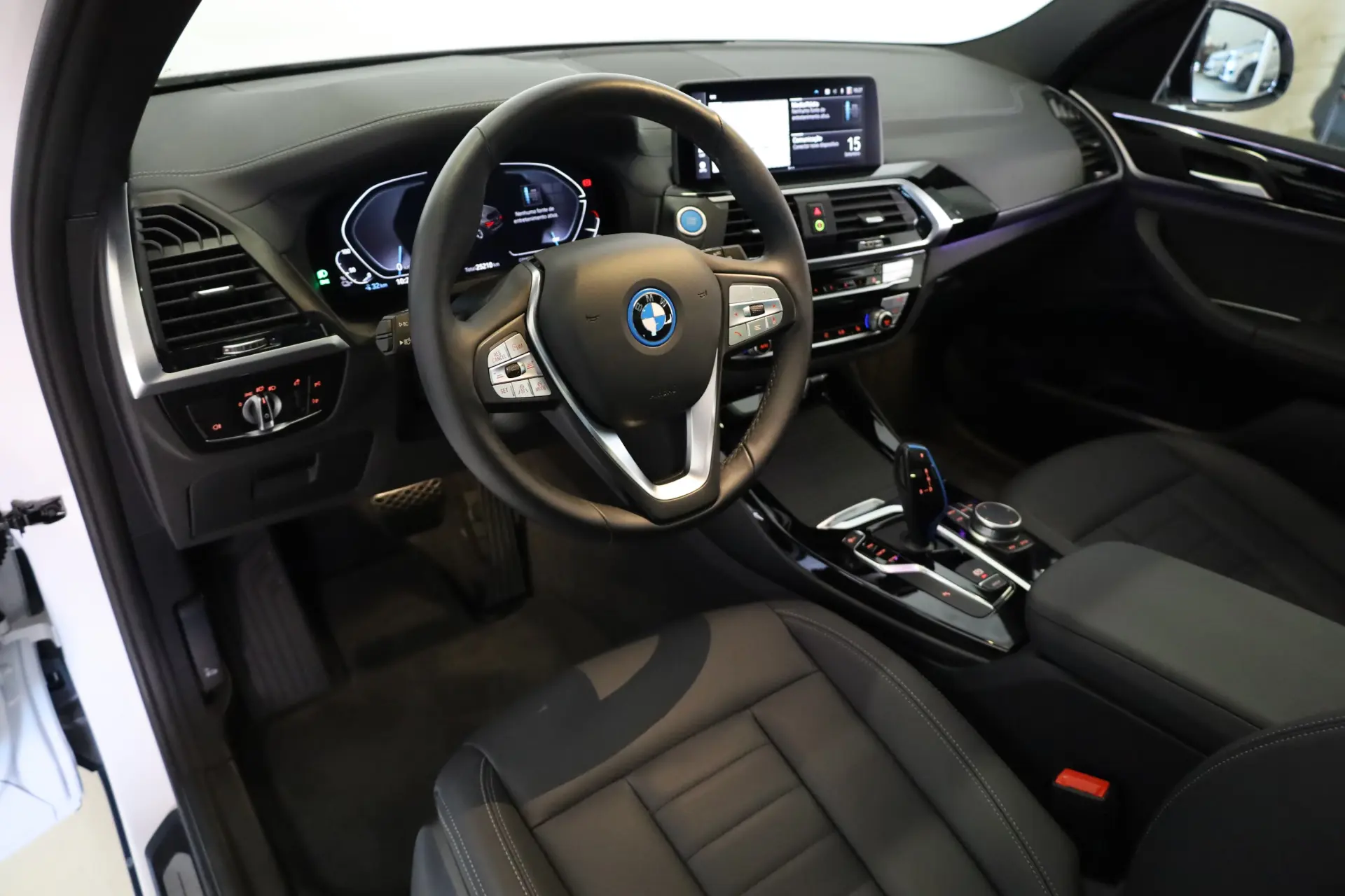 BMW iX3 Inspiring 22