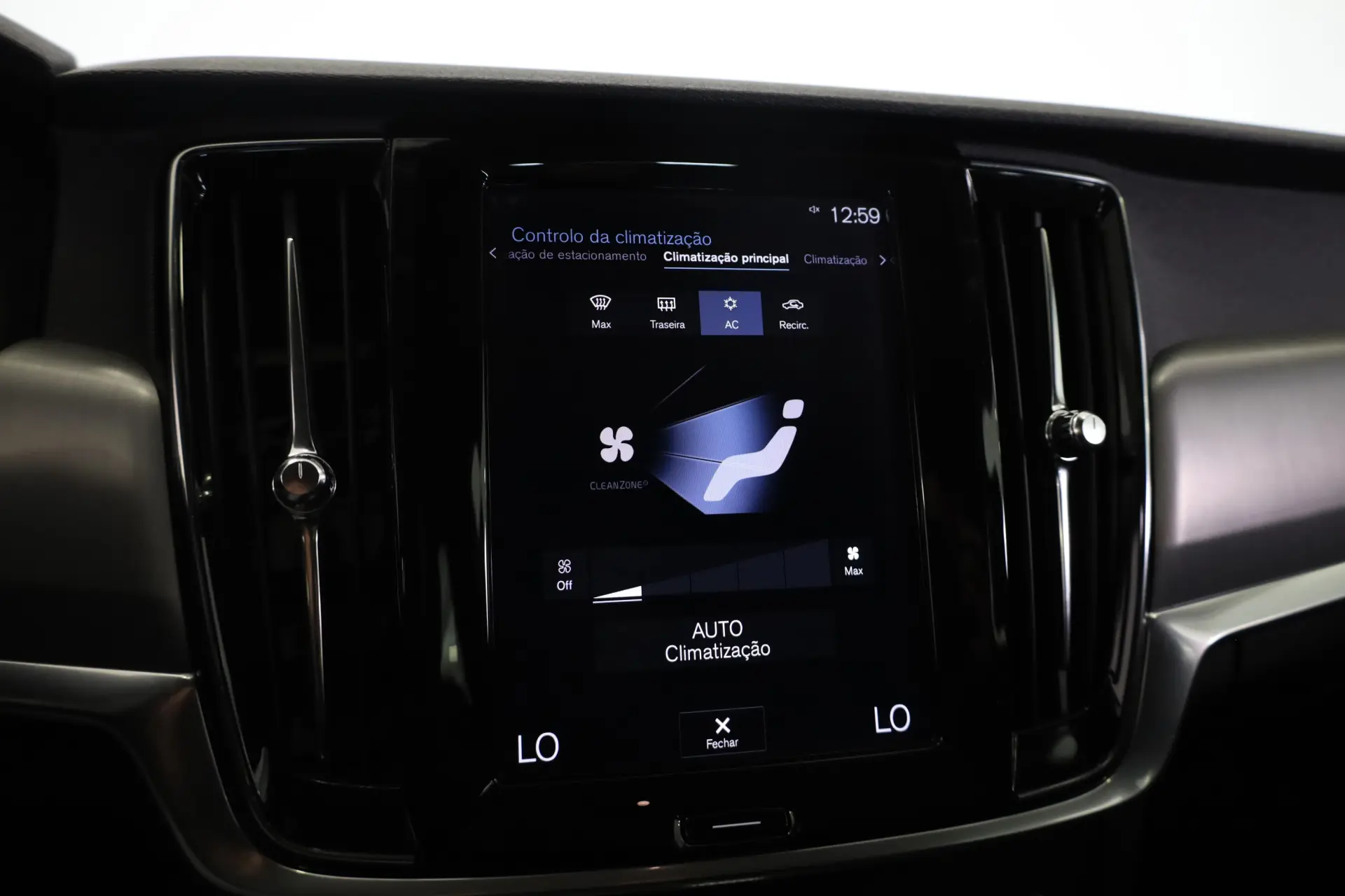 Volvo V90 2.0 D4 Momentum Plus Geartronic 29