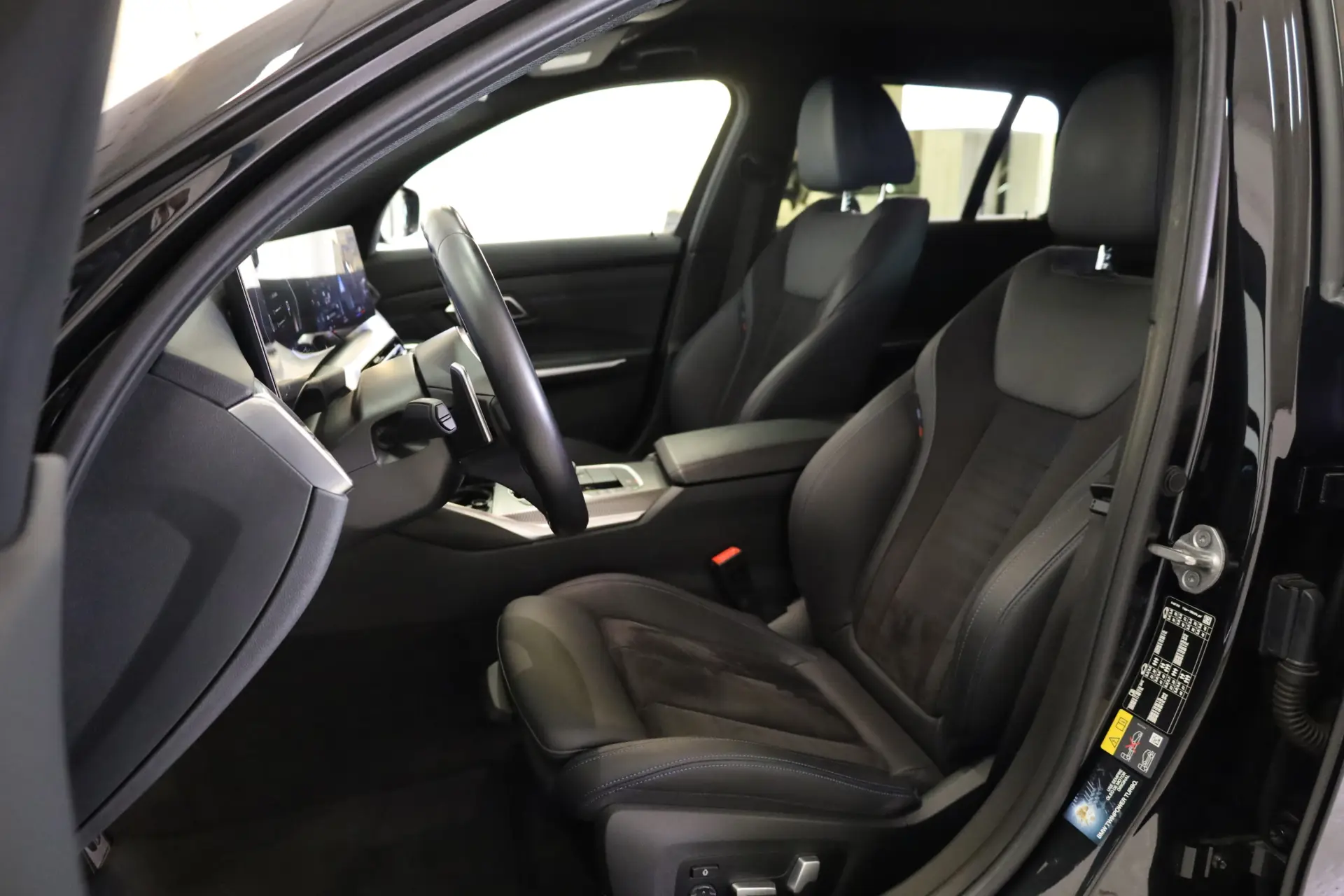 BMW 330 e Pack Desportivo M Auto 28