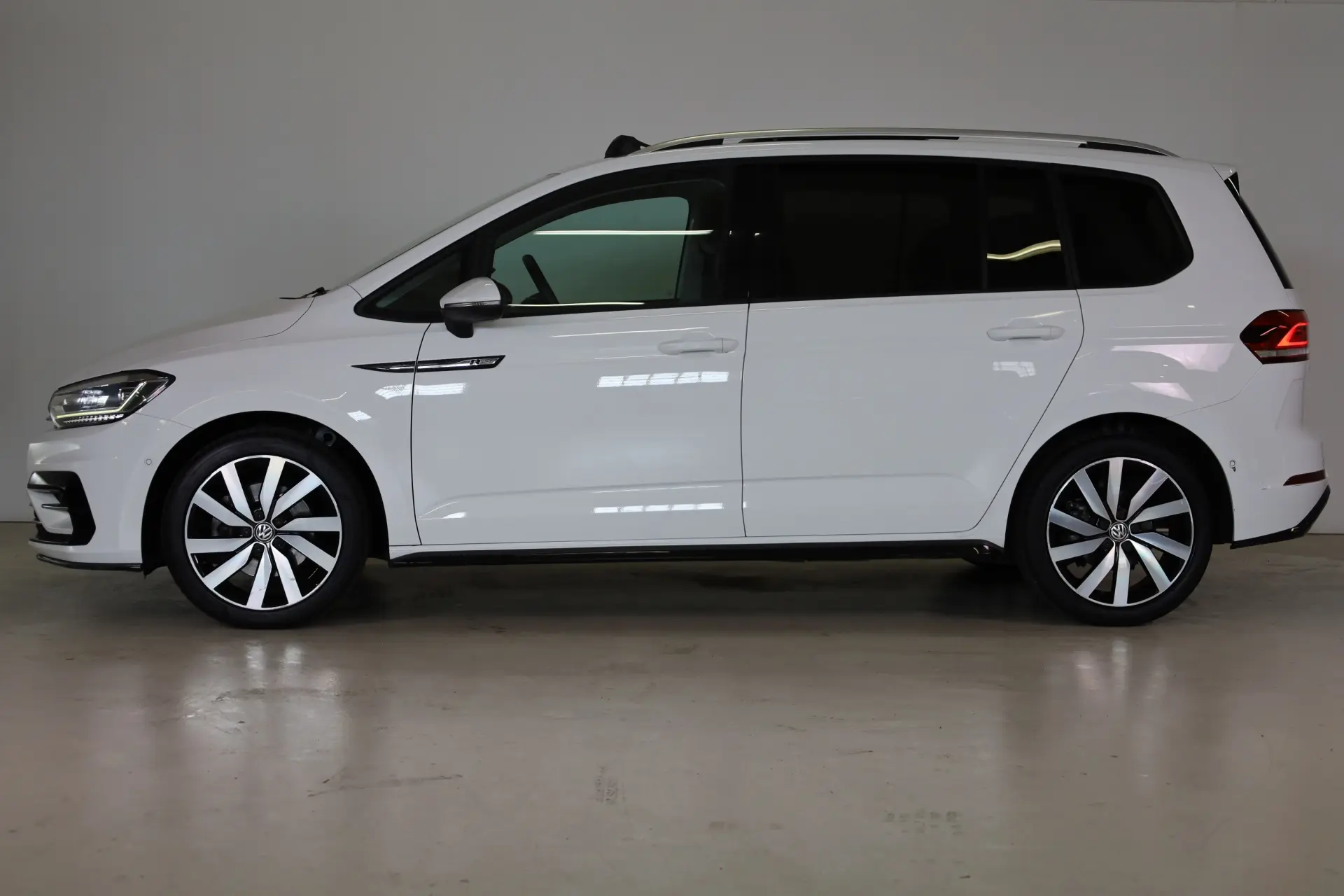 Volkswagen Touran 1.6 TDI R-Line DSG 13