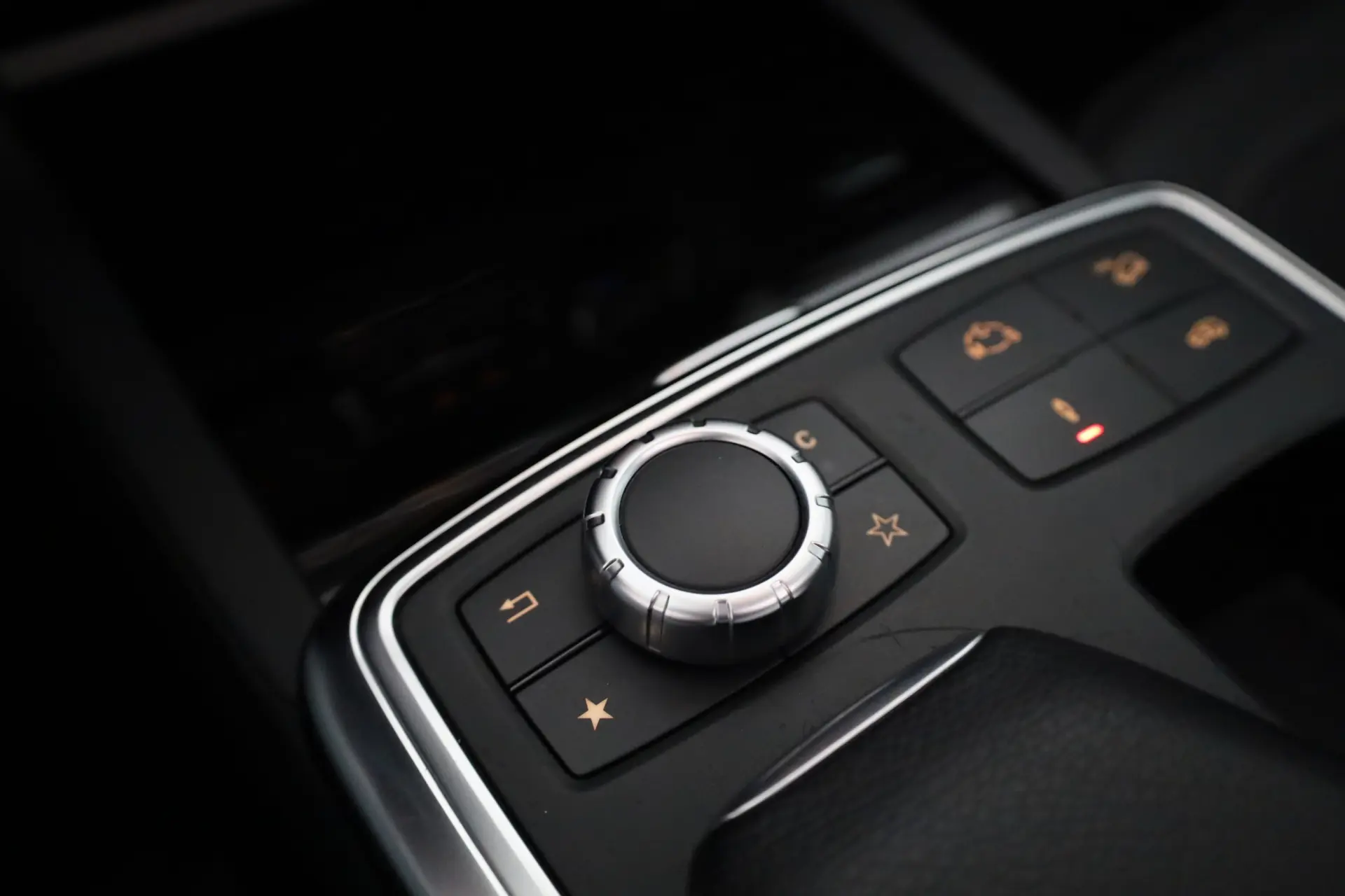 Mercedes-Benz ML 63 AMG 4Matic SpeedshiftFT 7G-TRONIC Performance Package 41