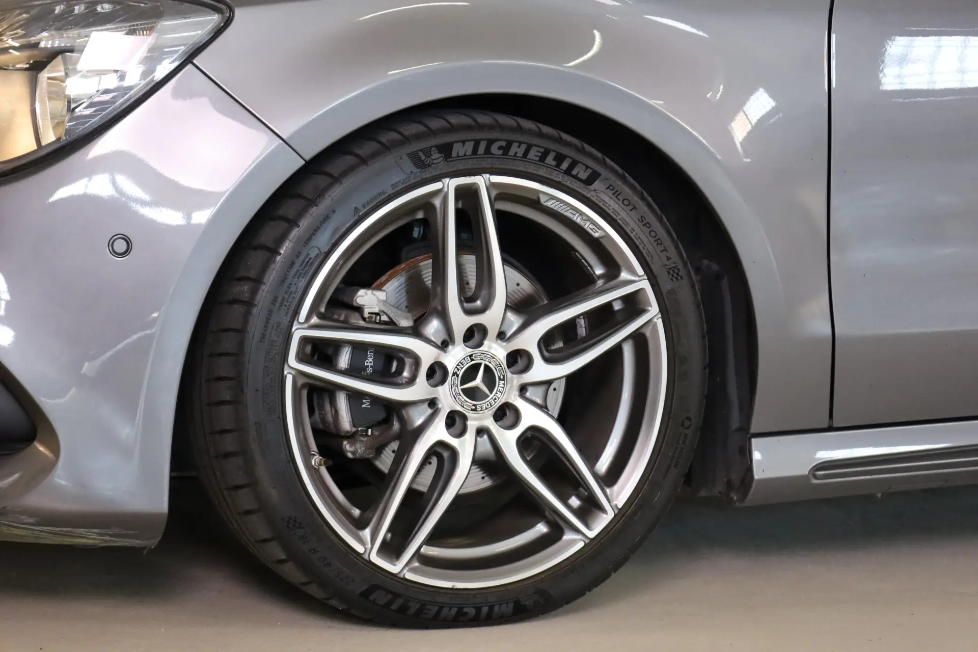 Mercedes-Benz CLA 200 d Shooting Brake AMG Line Aut. 13