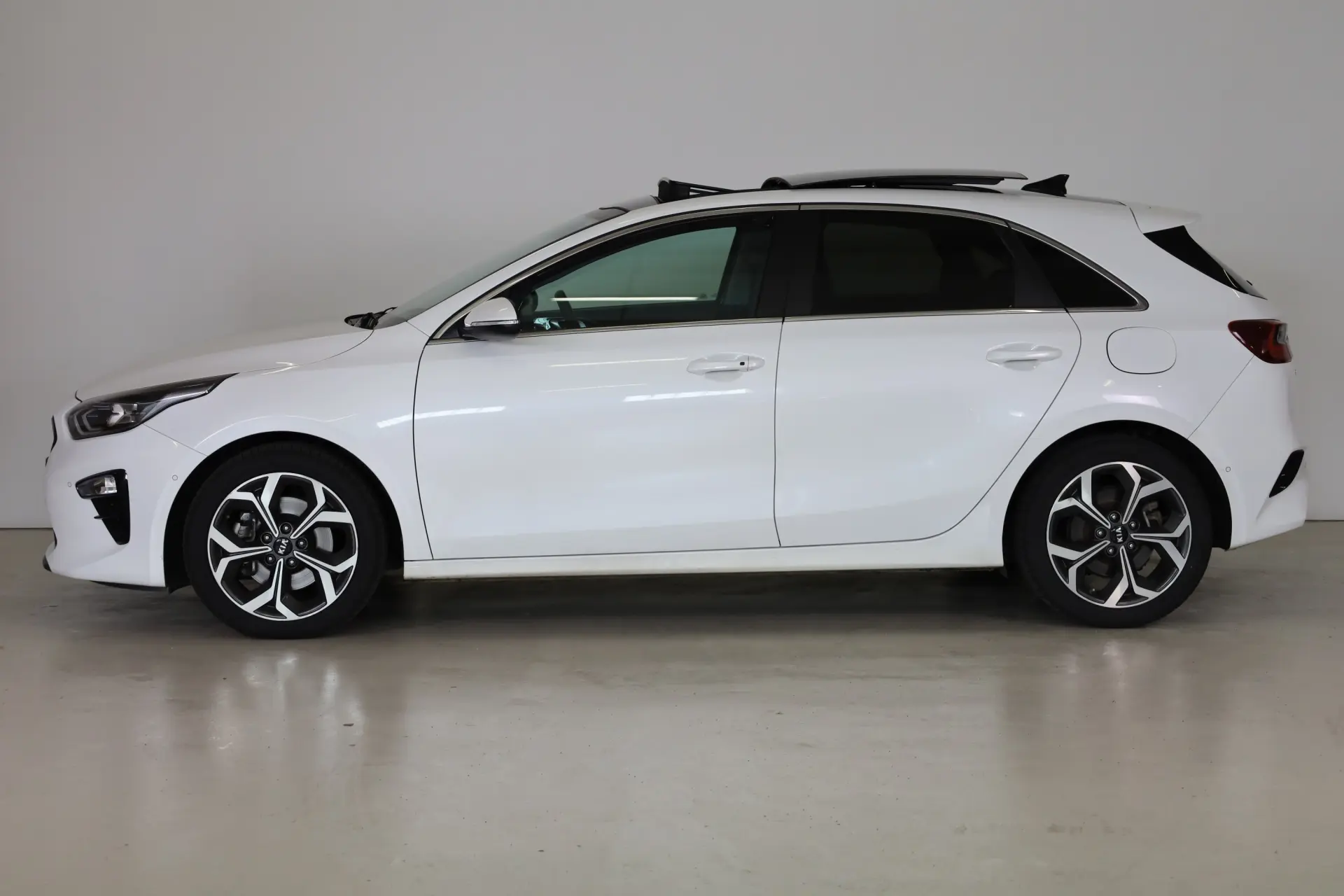 Kia Ceed 1.4 T-GDI TX+SRF 7DCT 3