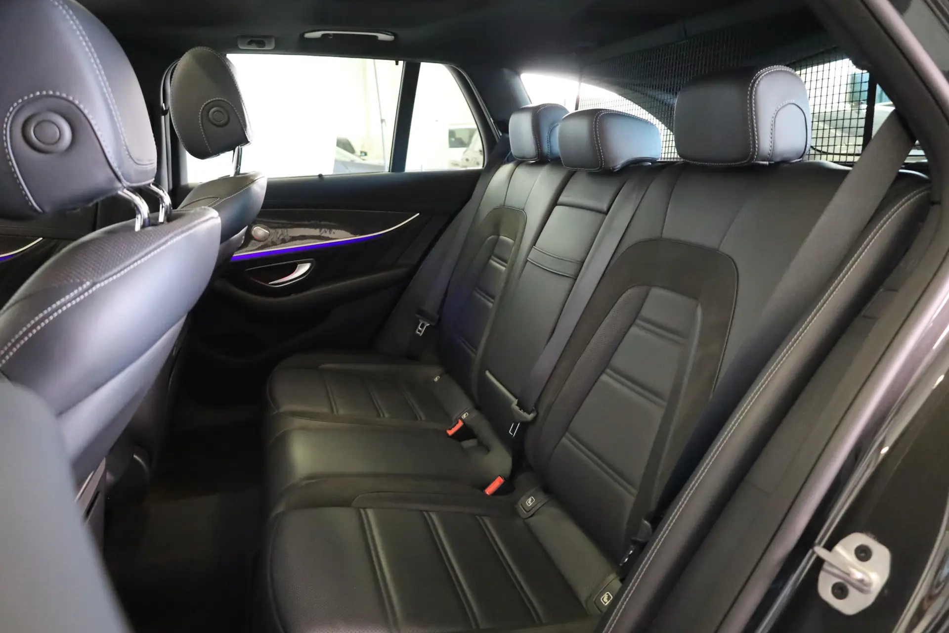 Mercedes-Benz E 53 AMG 4Matic+ 29