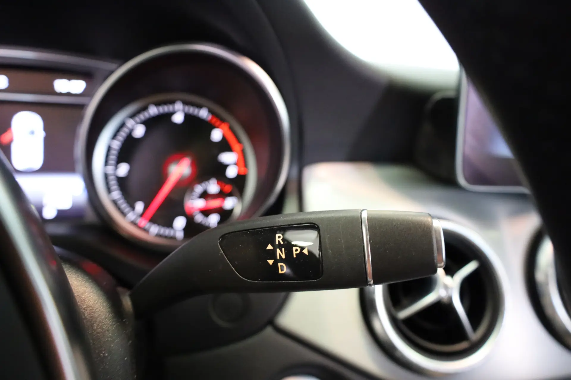 Mercedes-Benz CLA 200 d Shooting Brake AMG Line Aut. 38