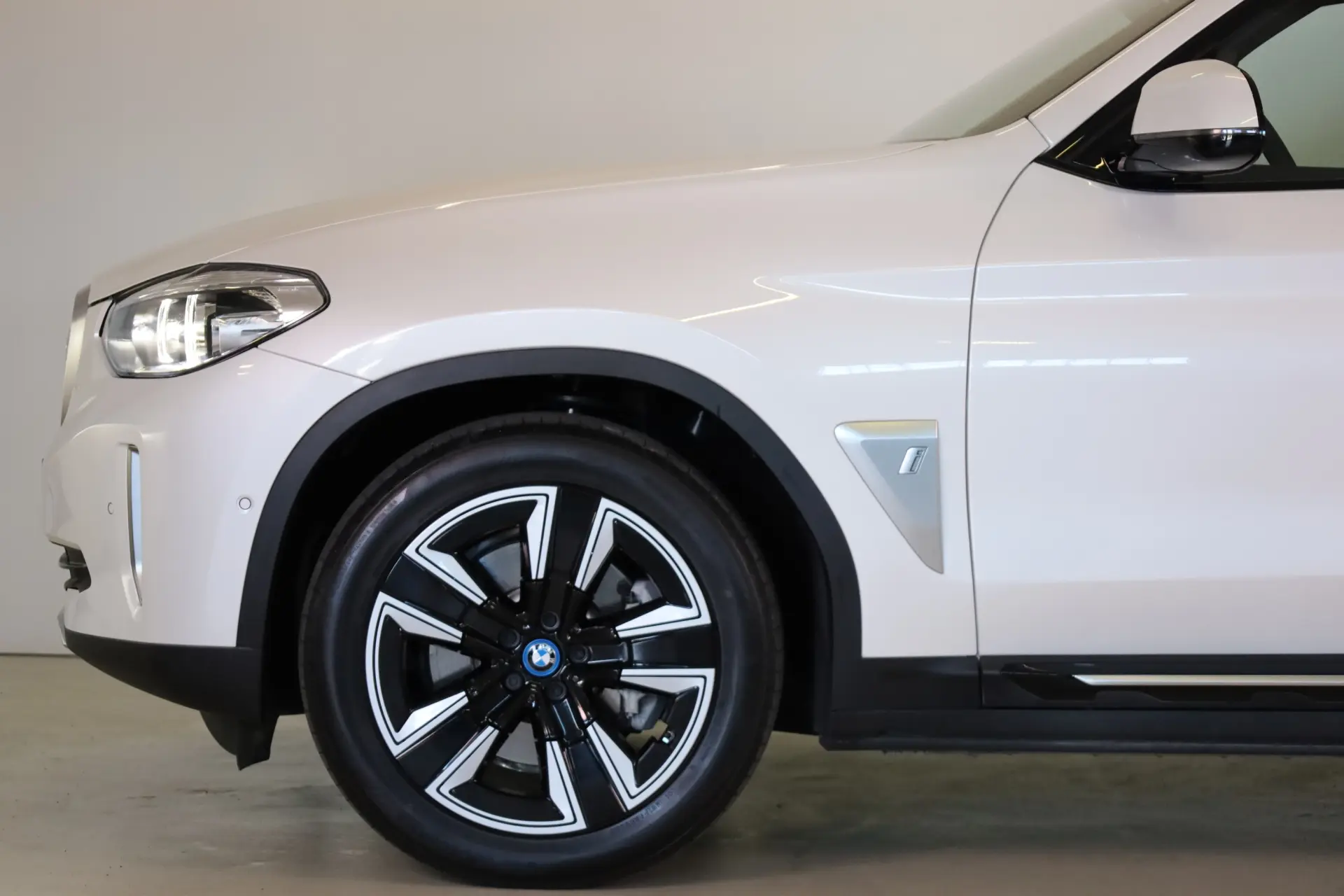 BMW iX3 Inspiring 10
