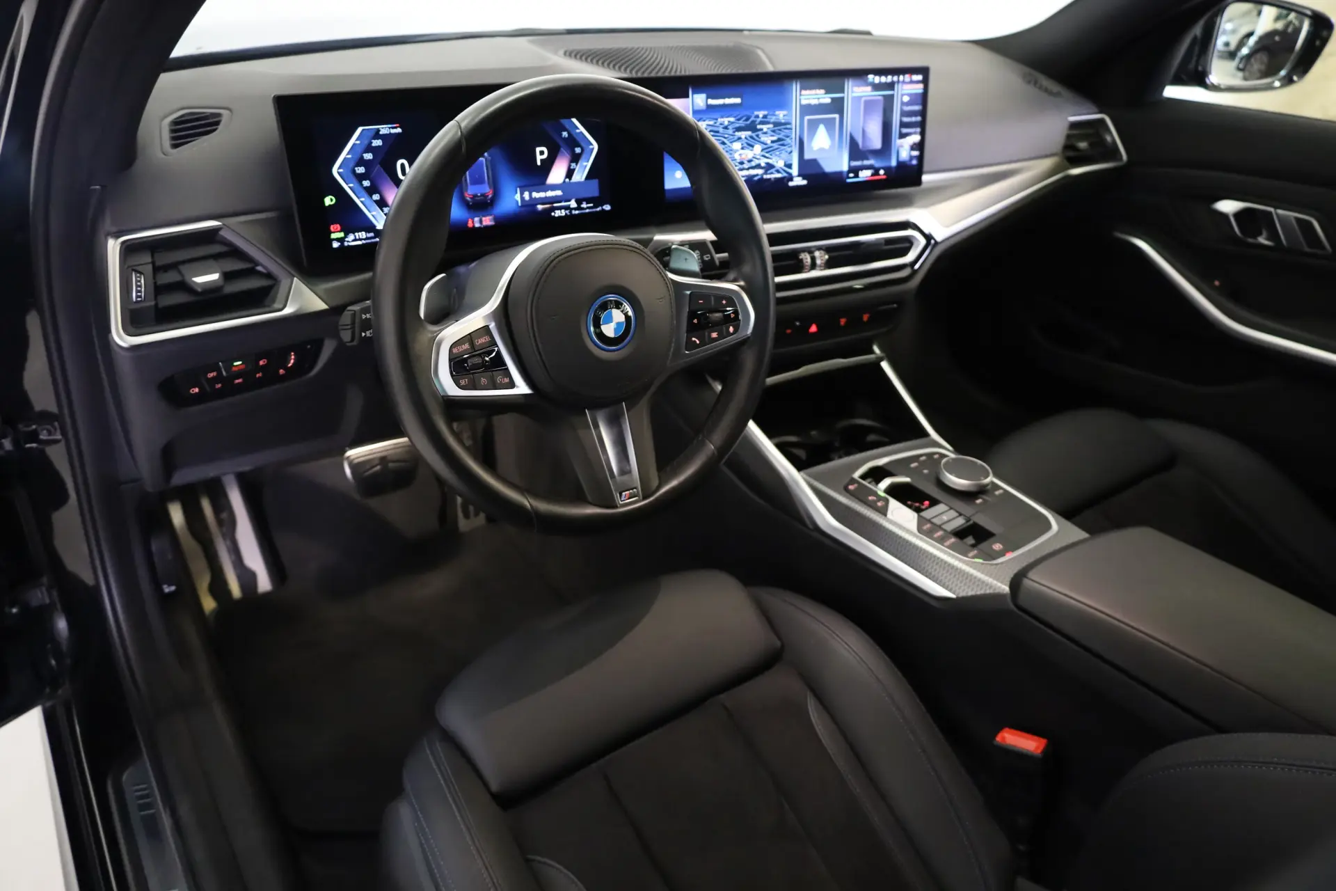 BMW 330 e Pack Desportivo M Auto 26