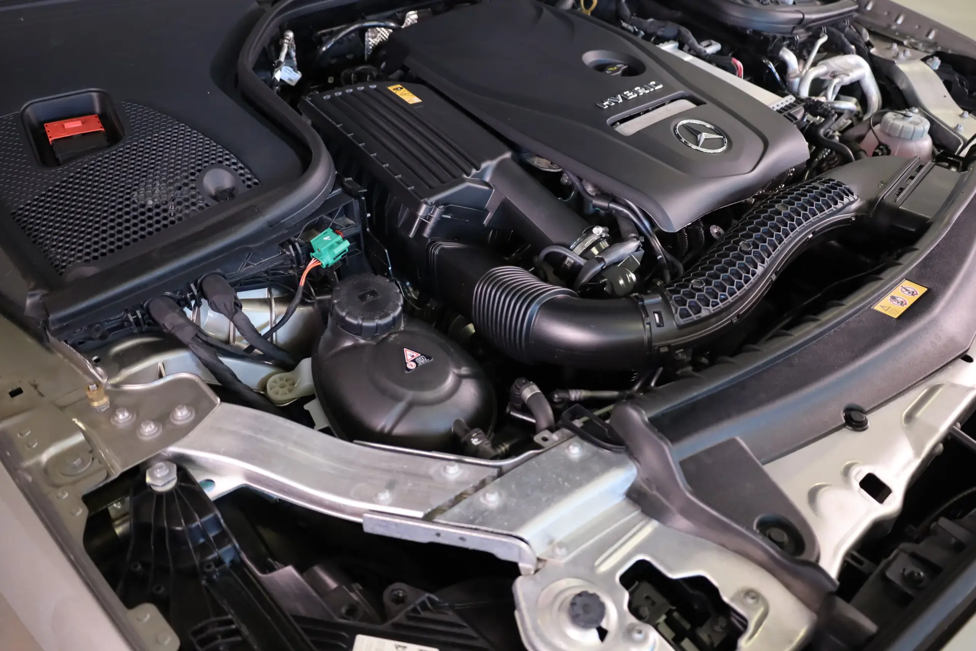 Mercedes-Benz E 300 e AMG Line 8
