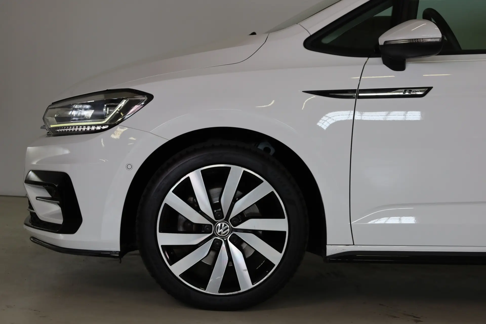 Volkswagen Touran 1.6 TDI R-Line DSG 14