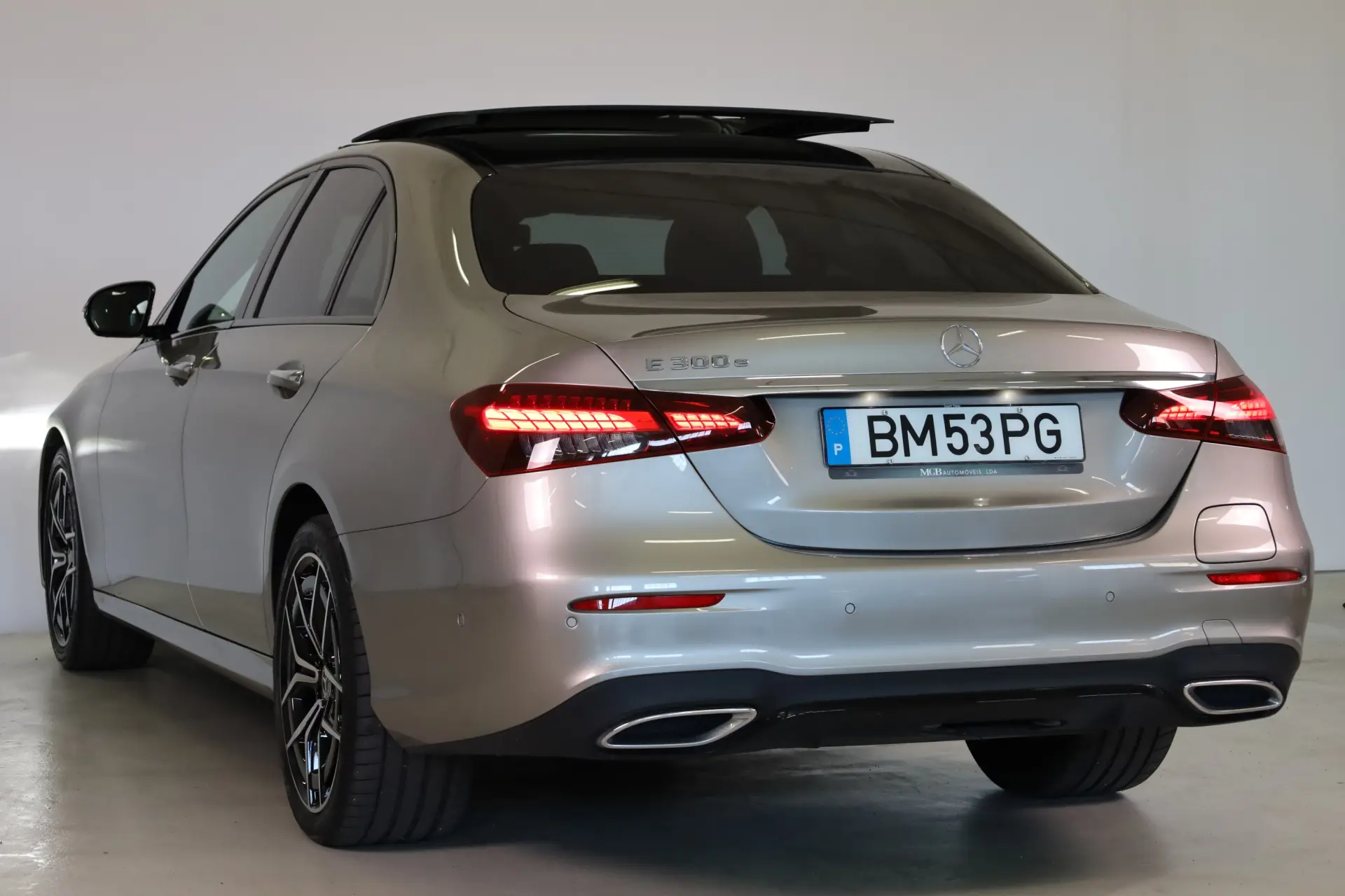 Mercedes-Benz E 300 e AMG Line 16