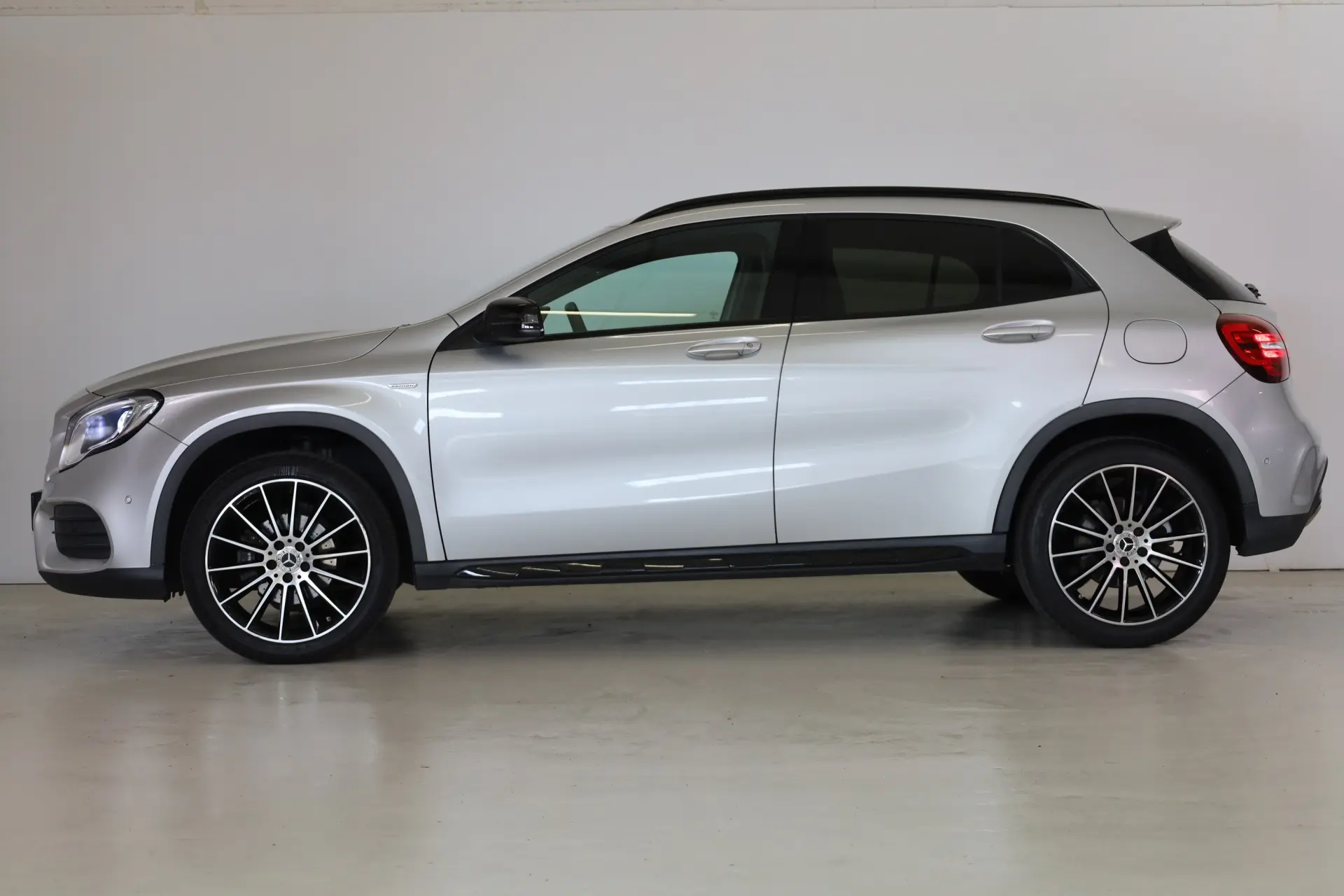 Mercedes-Benz GLA 180 Edition 1 6