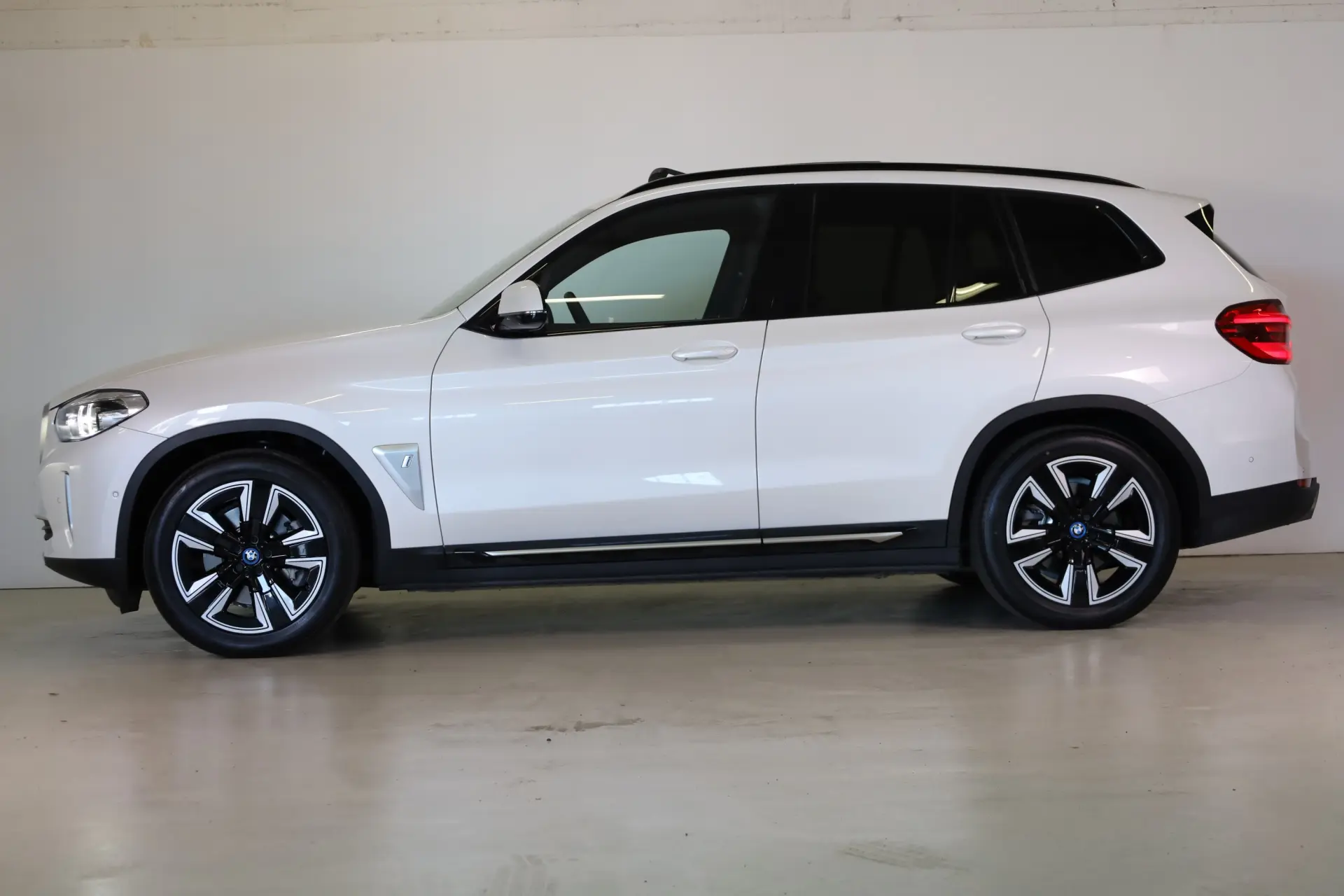 BMW iX3 Inspiring 4