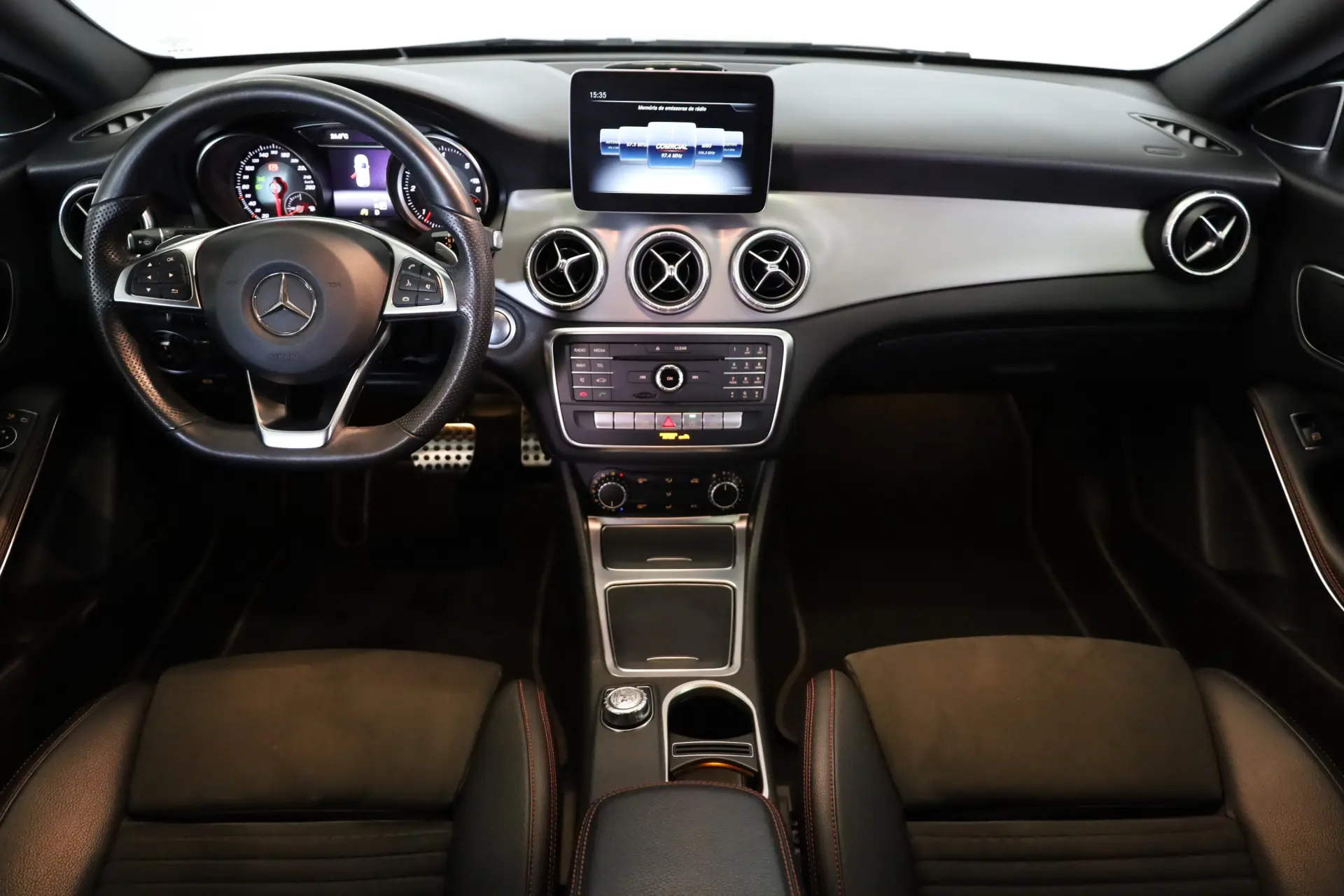 Mercedes-Benz CLA 200 d Shooting Brake AMG Line Aut. 5