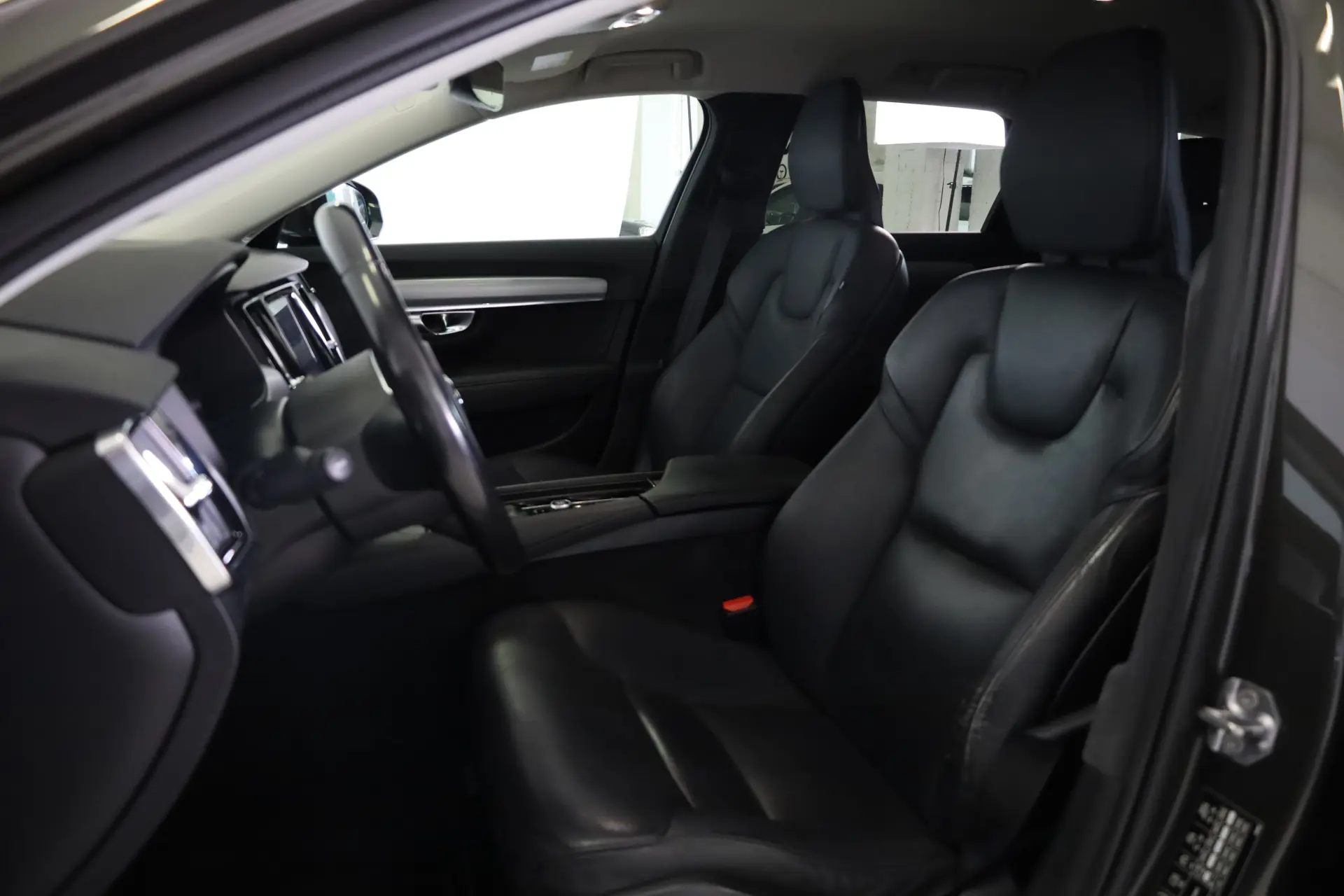 Volvo V90 2.0 D4 Momentum Plus Geartronic 23