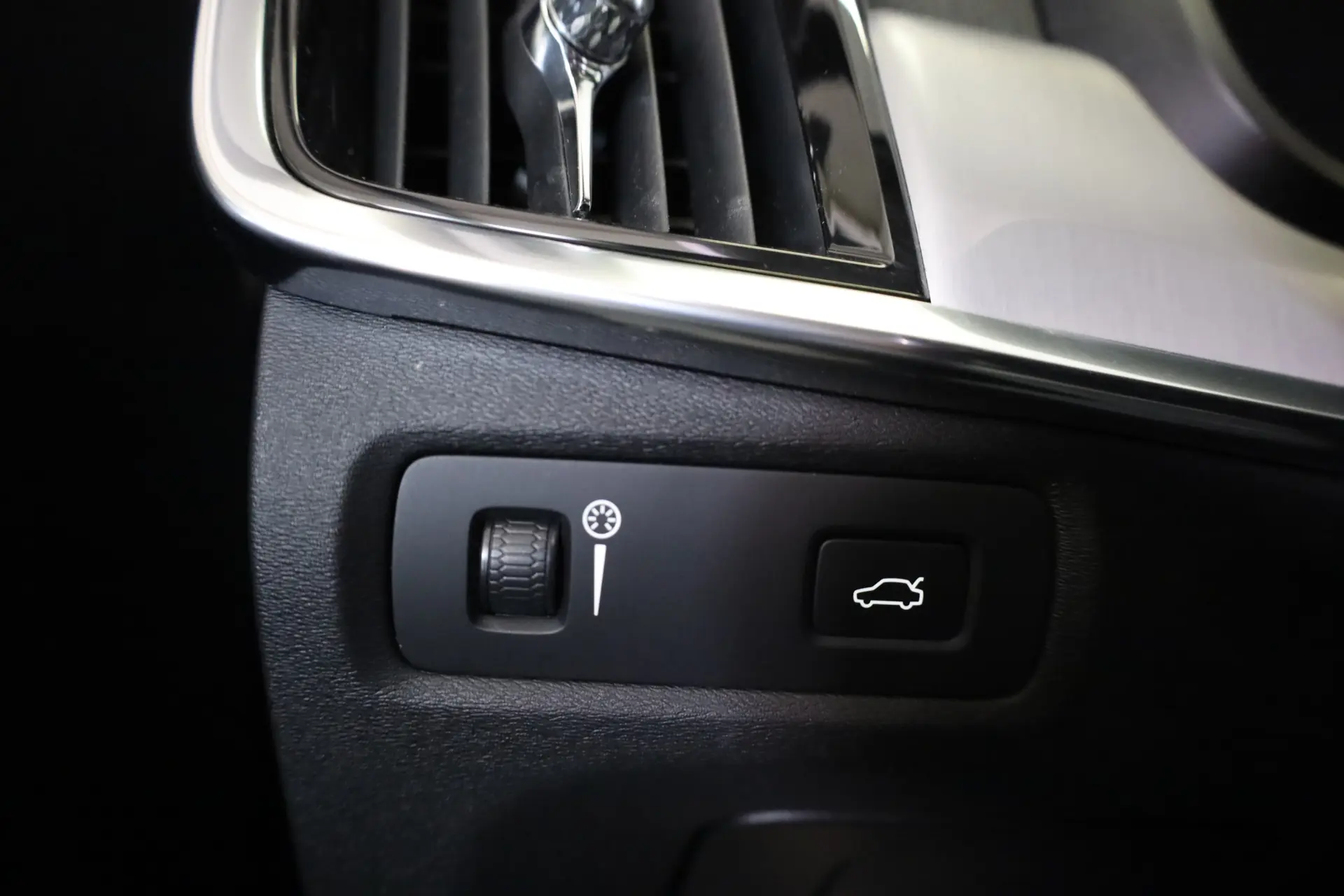 Volvo V90 2.0 D4 Momentum Plus Geartronic 38