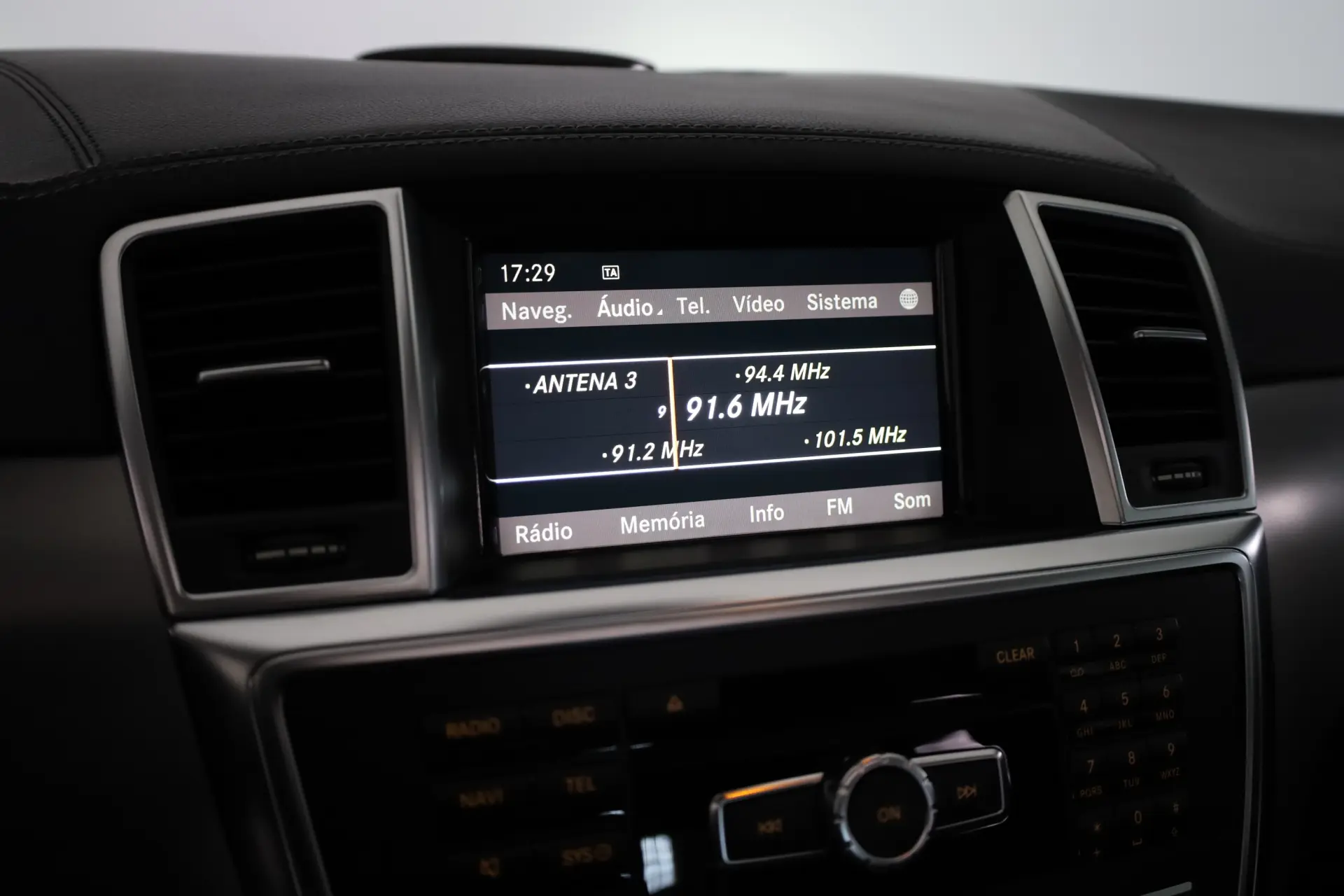 Mercedes-Benz ML 63 AMG 4Matic SpeedshiftFT 7G-TRONIC Performance Package 37