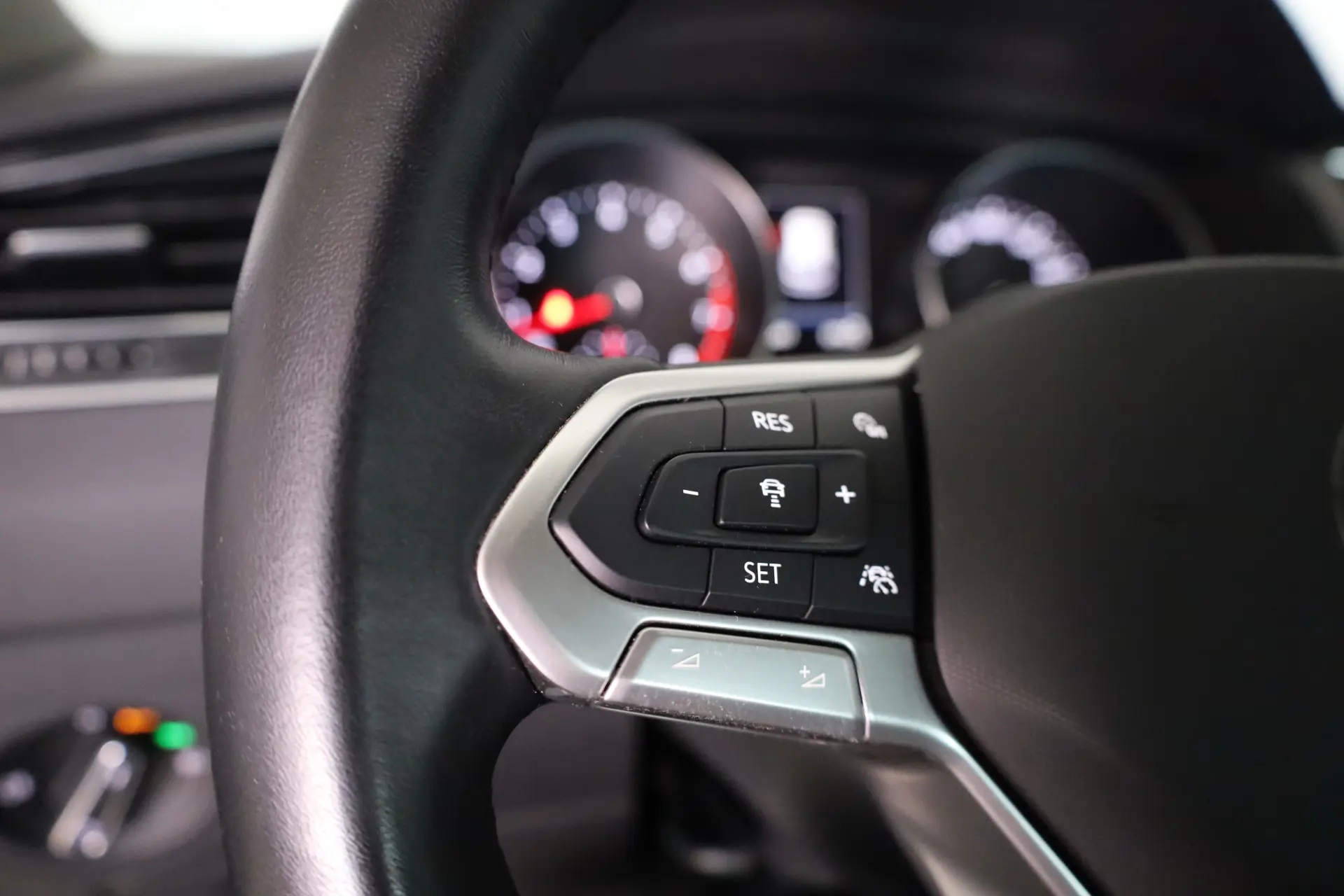 Volkswagen Tiguan 1.5 TSI Life 34