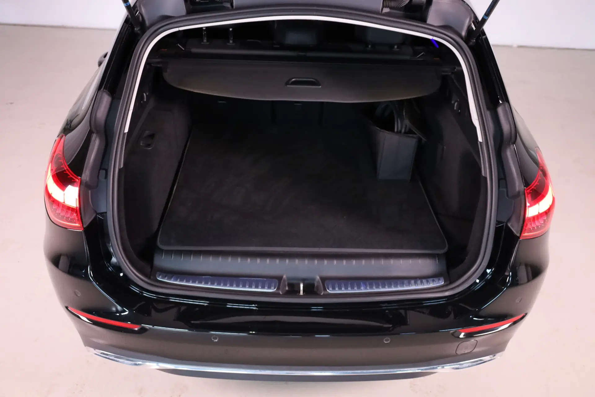 Mercedes-Benz C 300 e T 9G-TRONIC Avantgarde 21