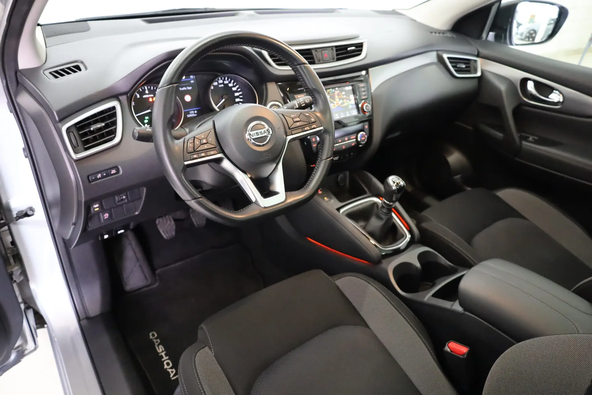 Nissan Qashqai 1.3 DIG-T N-Connecta LED+TT+SKY 22