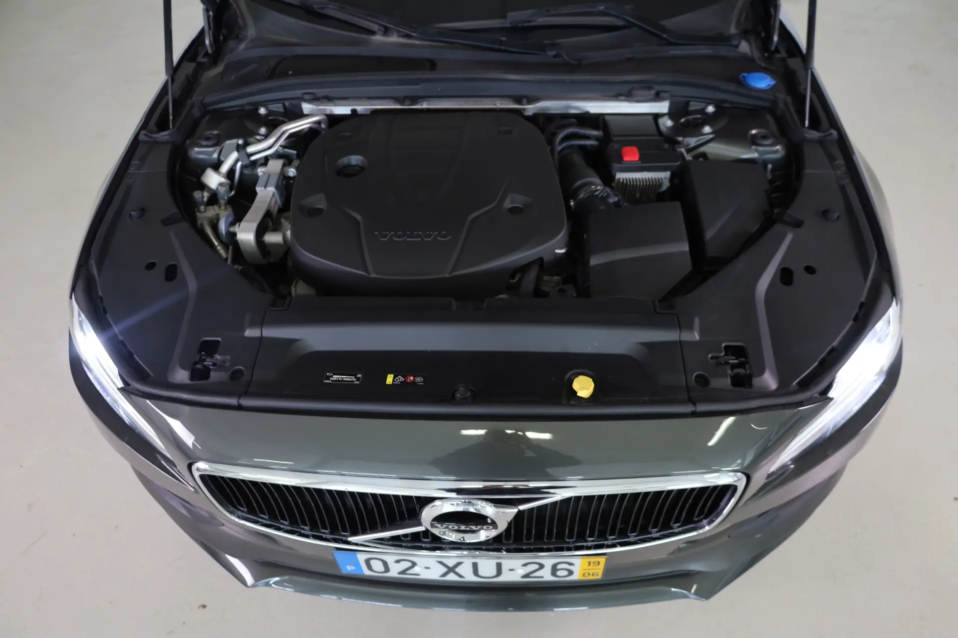 Volvo V90 2.0 D4 Momentum Plus Geartronic 9