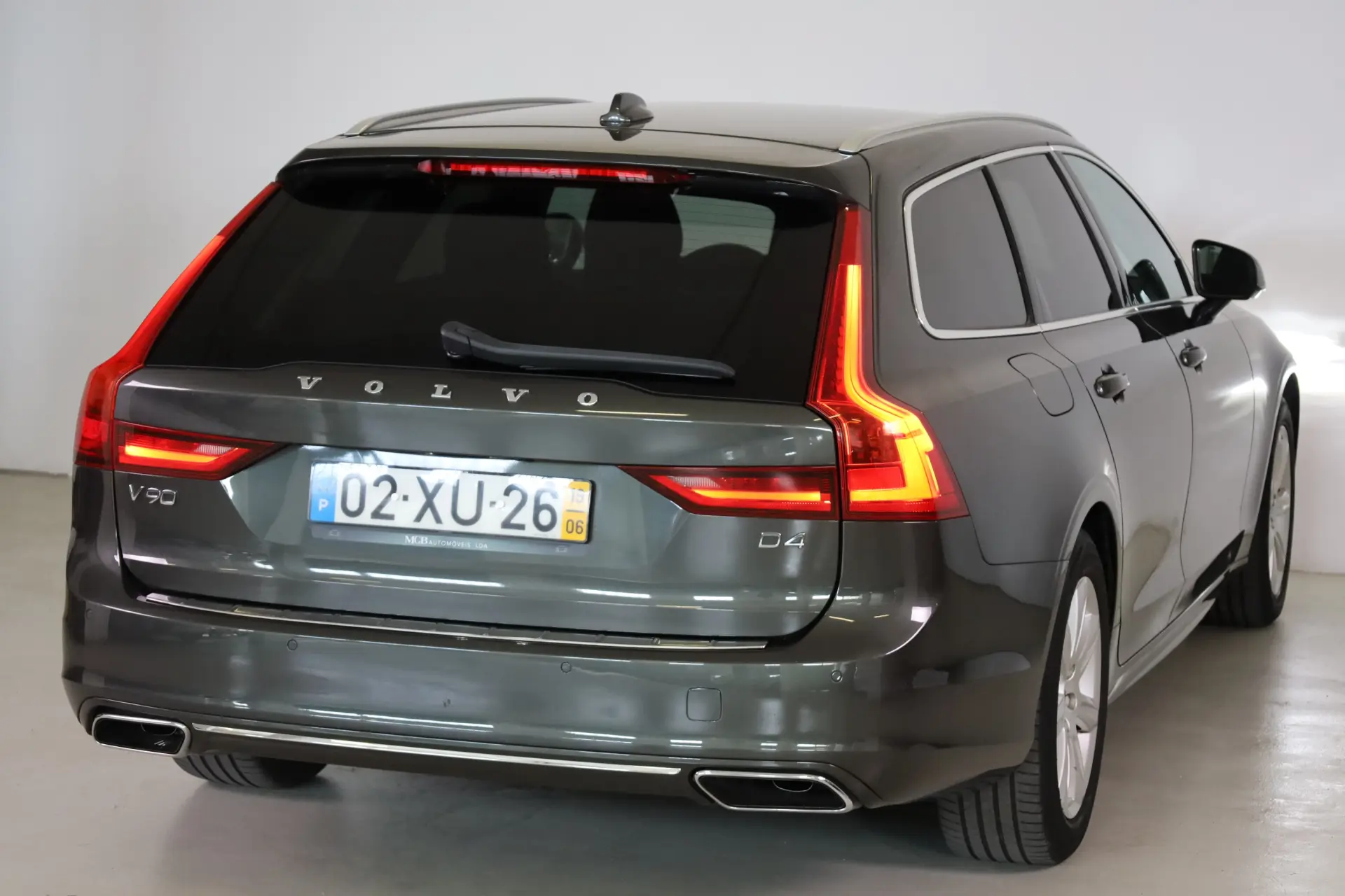 Volvo V90 2.0 D4 Momentum Plus Geartronic 19