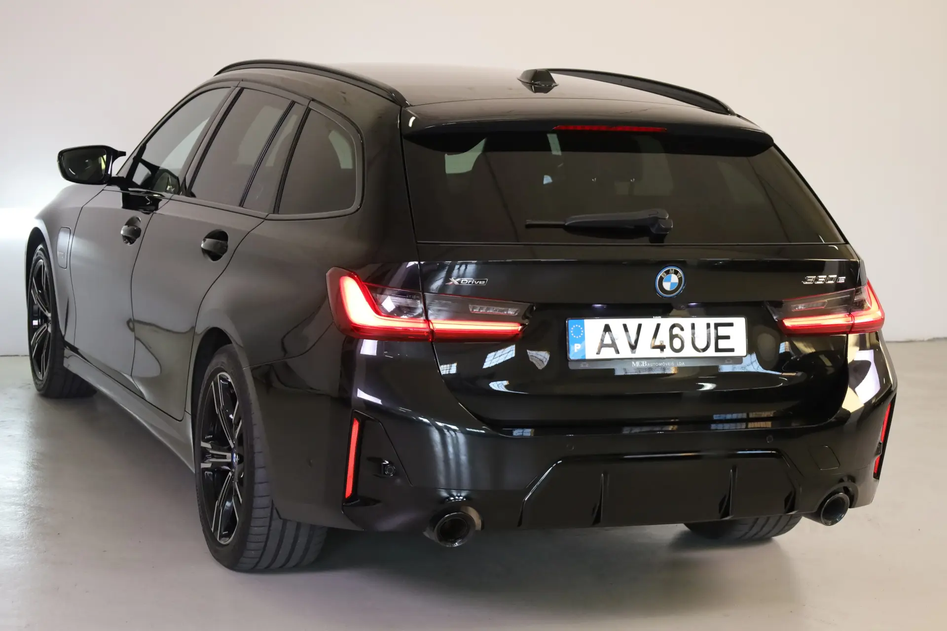 BMW 330 e Pack Desportivo M Auto 19