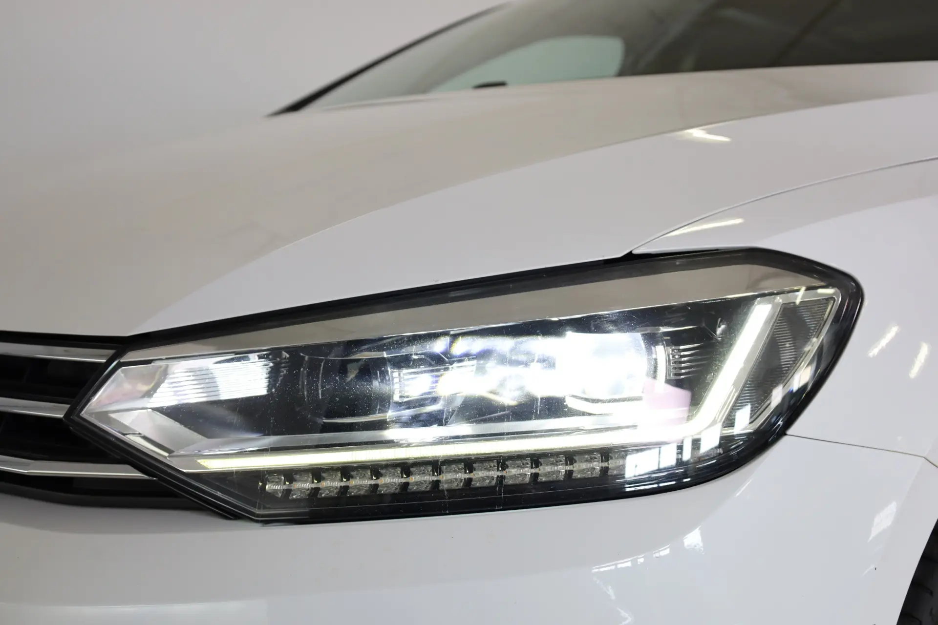 Volkswagen Touran 1.6 TDI R-Line DSG 16