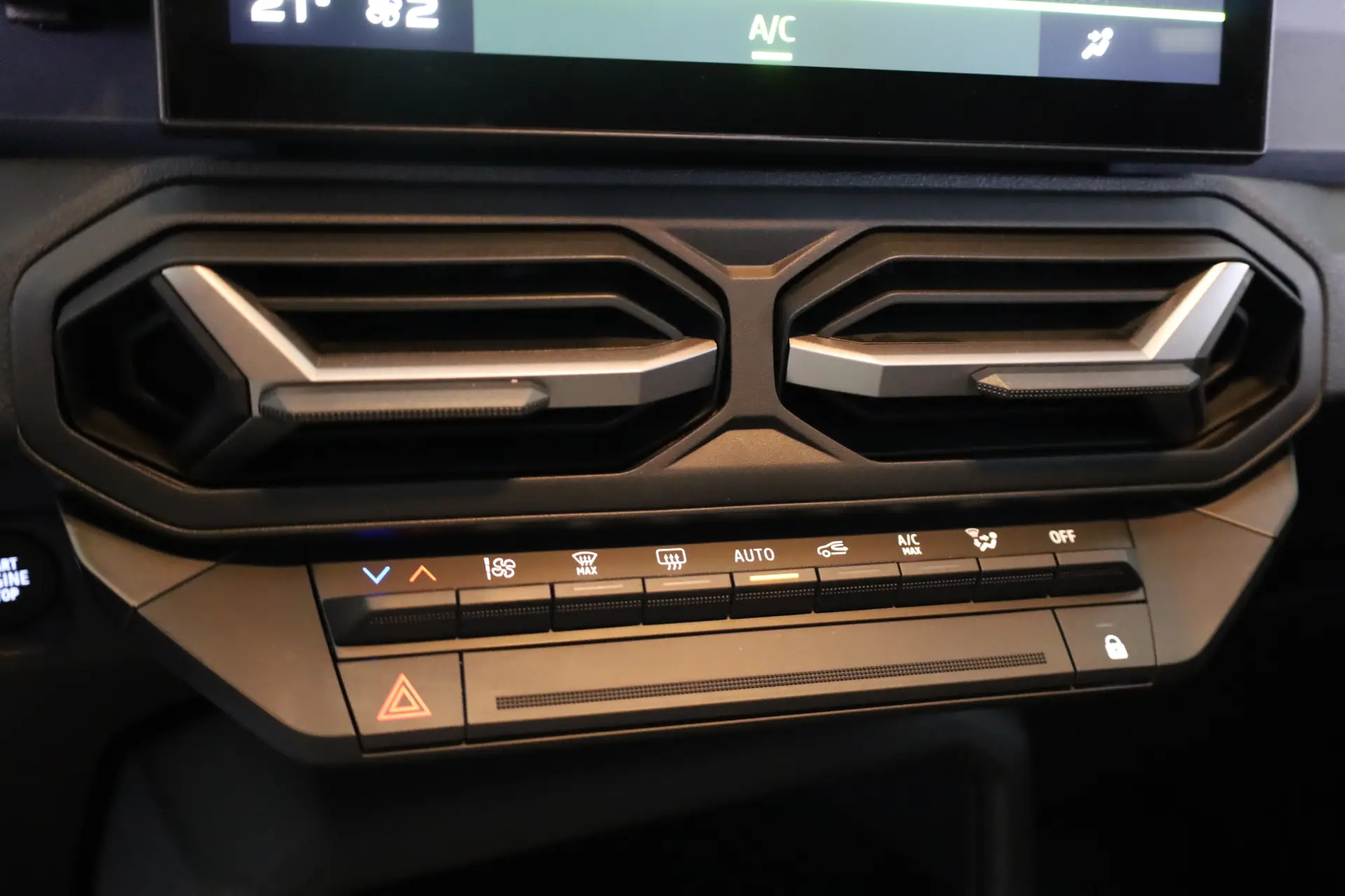 Dacia Duster 1.6 Hybrid Journey 27