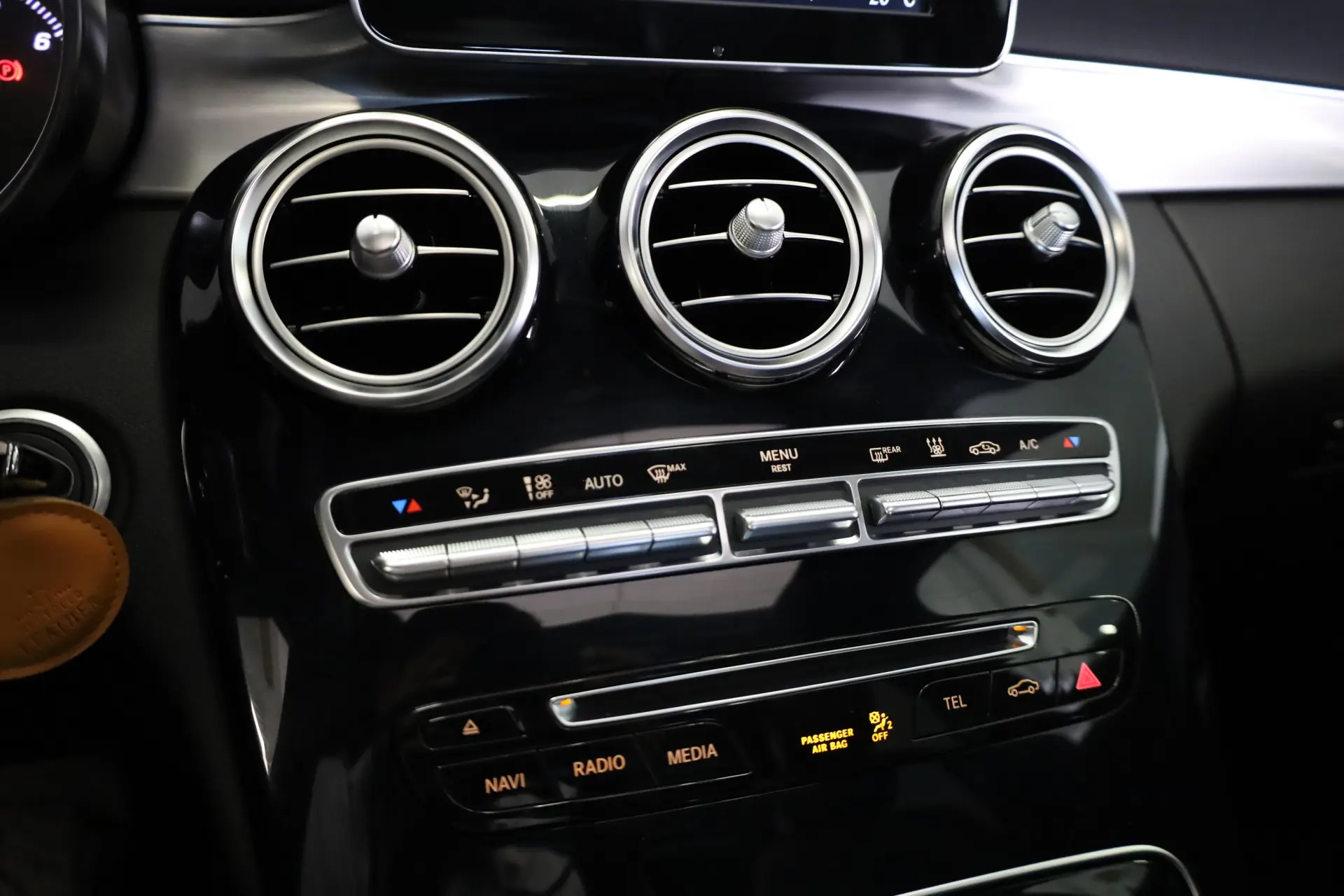 Mercedes-Benz C 350 e 26