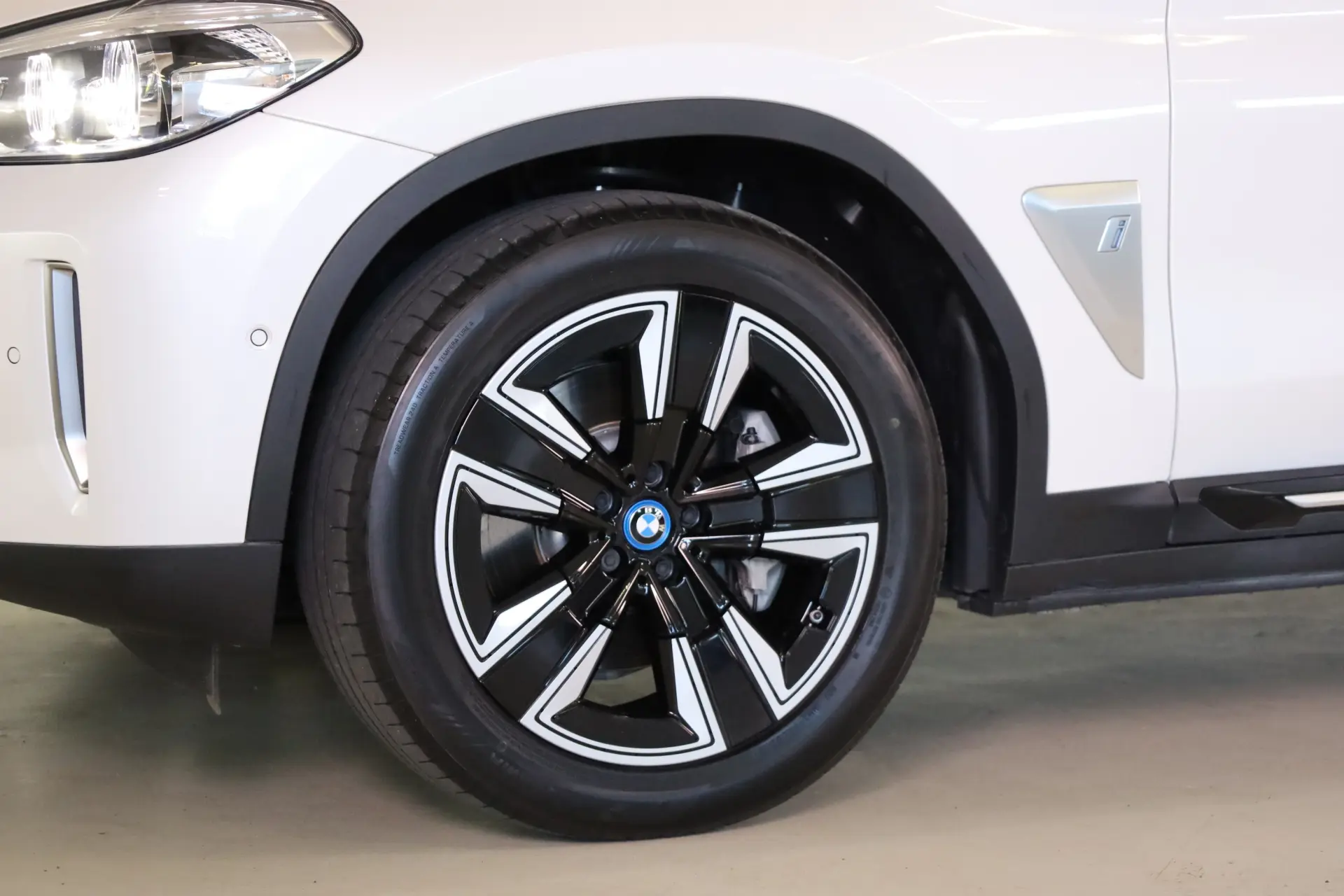 BMW iX3 Inspiring 11