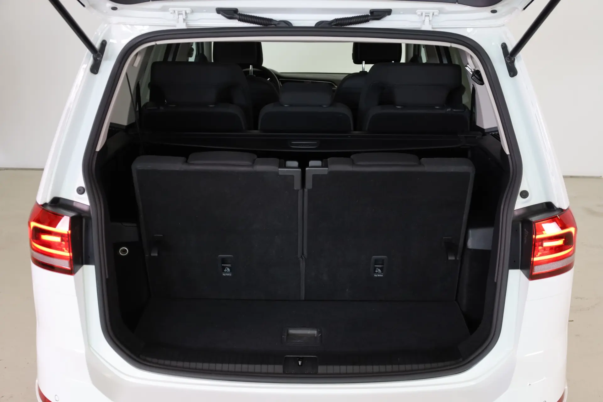 Volkswagen Touran 1.6 TDI R-Line DSG 20