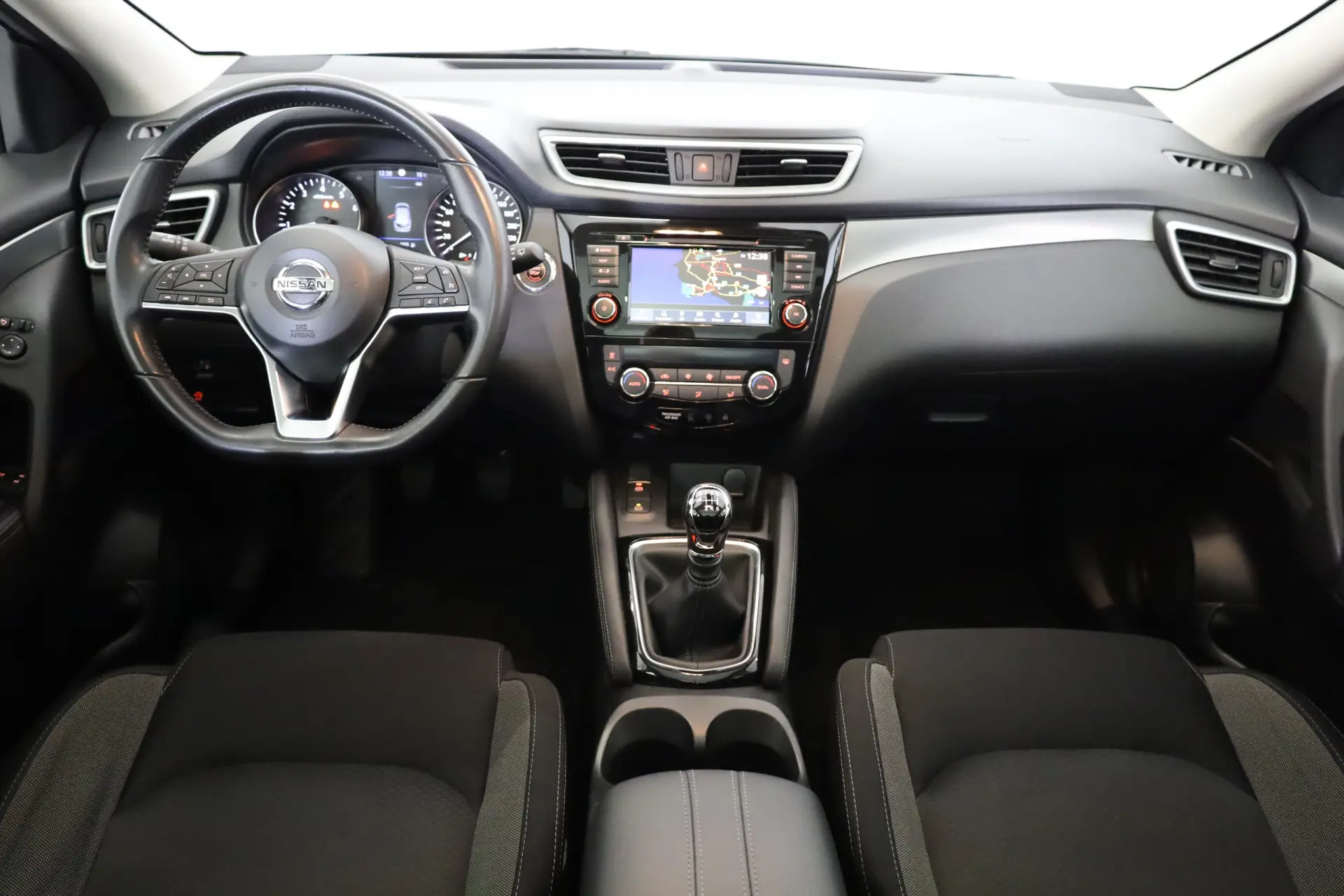 Nissan Qashqai 1.3 DIG-T N-Connecta LED+TT+SKY 6