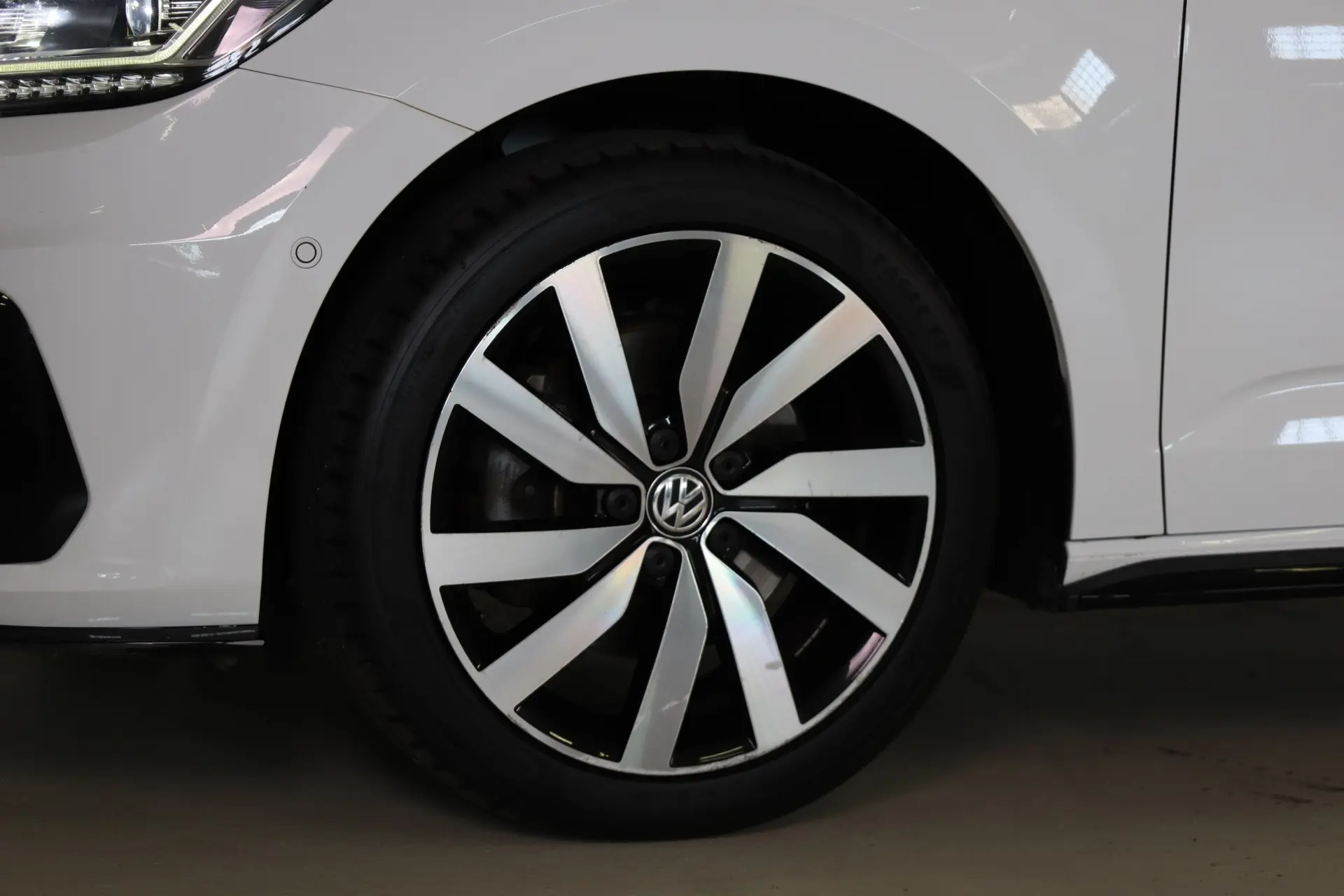 Volkswagen Touran 1.6 TDI R-Line DSG 15