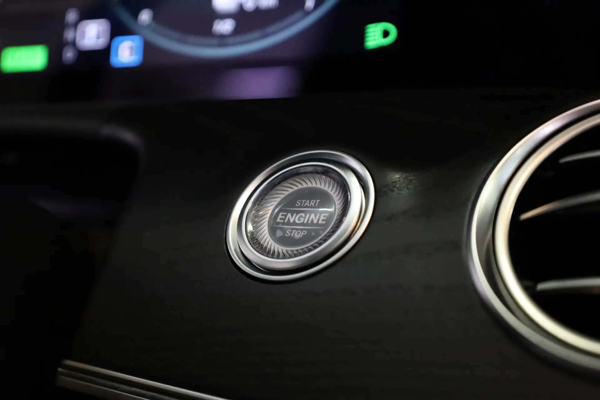 Mercedes-Benz E 300 e AMG Line 56