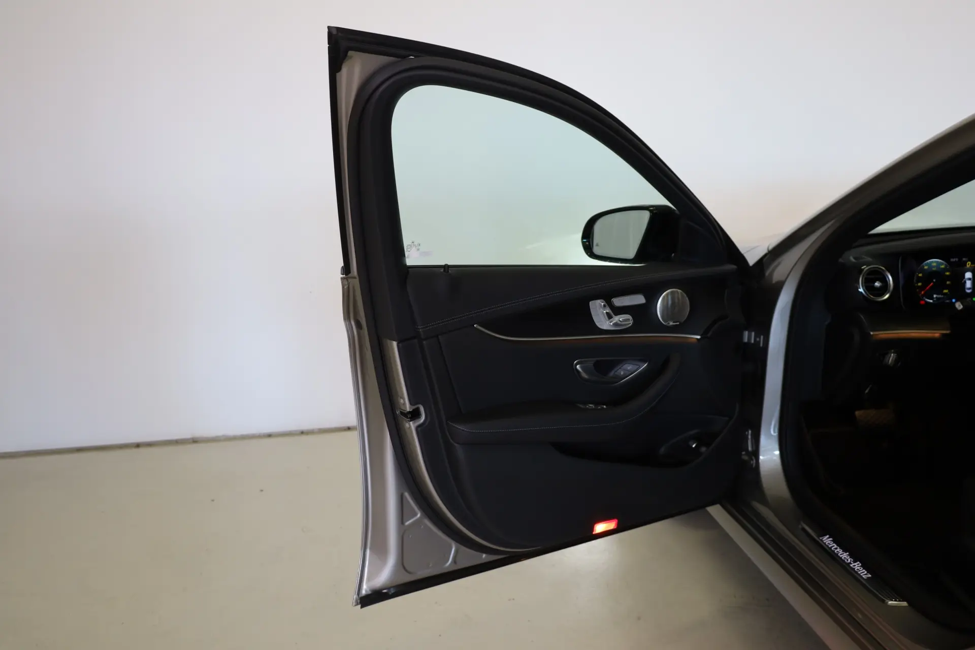 Mercedes-Benz E 300 e AMG Line 19