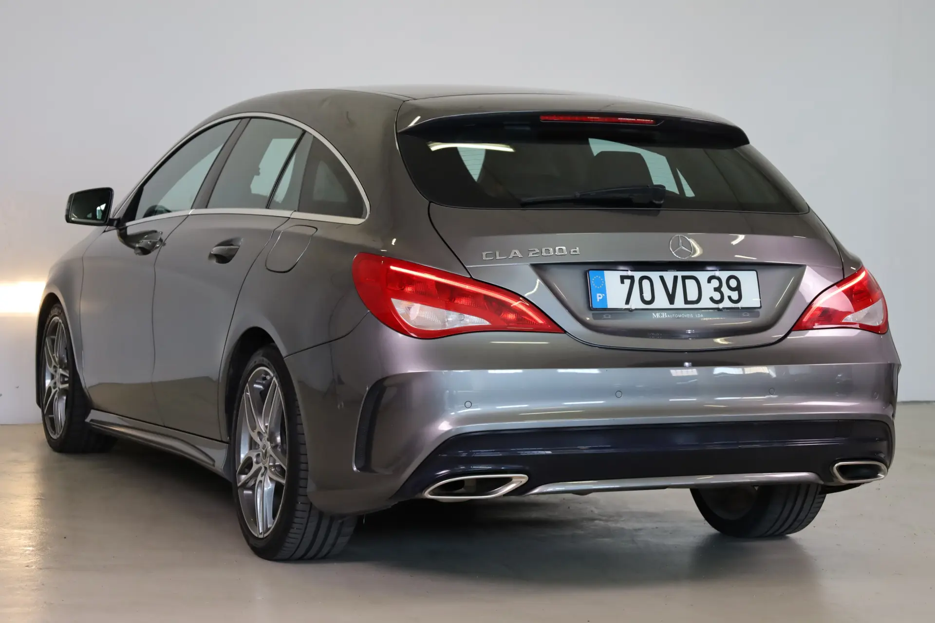Mercedes-Benz CLA 200 d Shooting Brake AMG Line Aut. 14