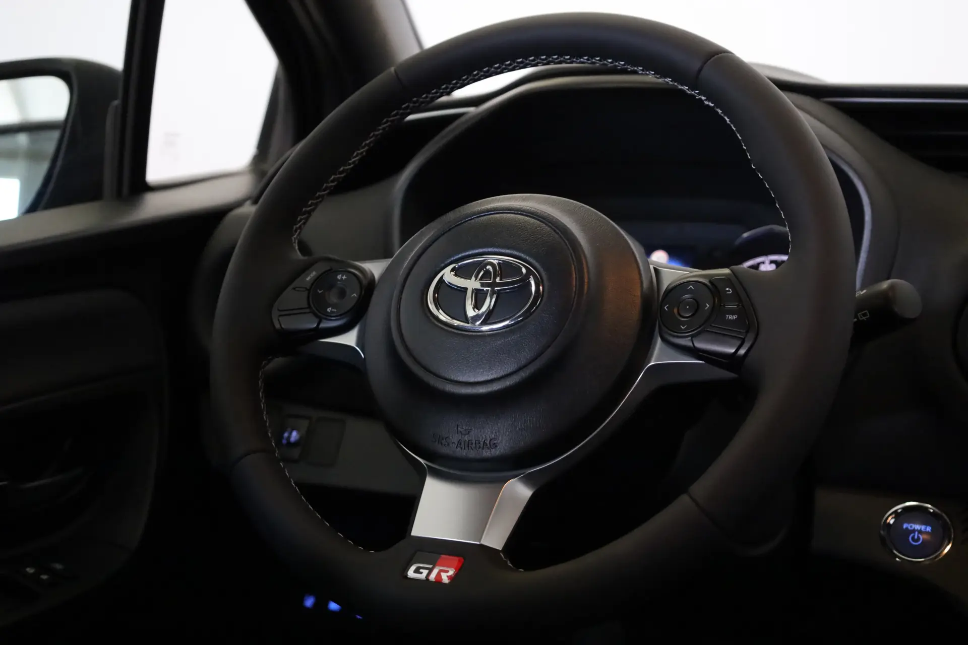 Toyota Yaris 1.5 HSD GR Sport 27